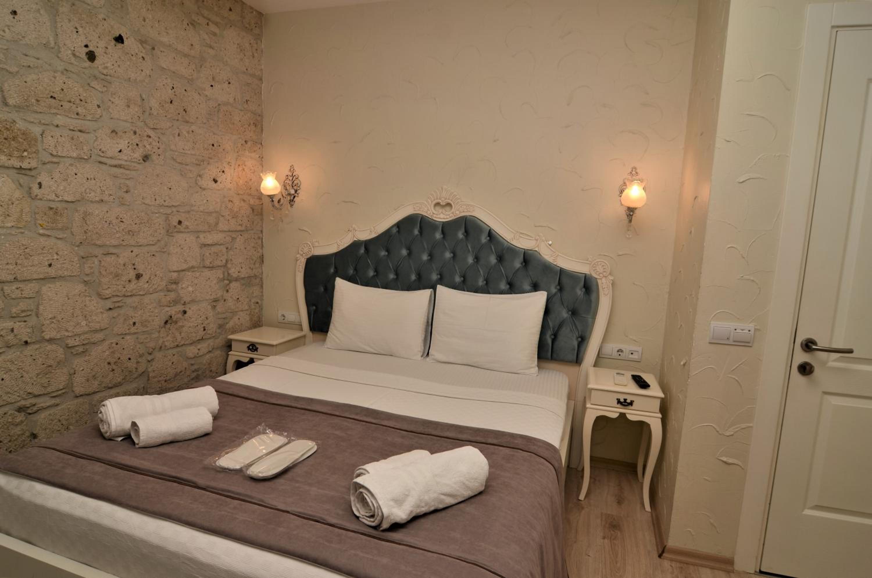 Deluxe Room - Photo 14