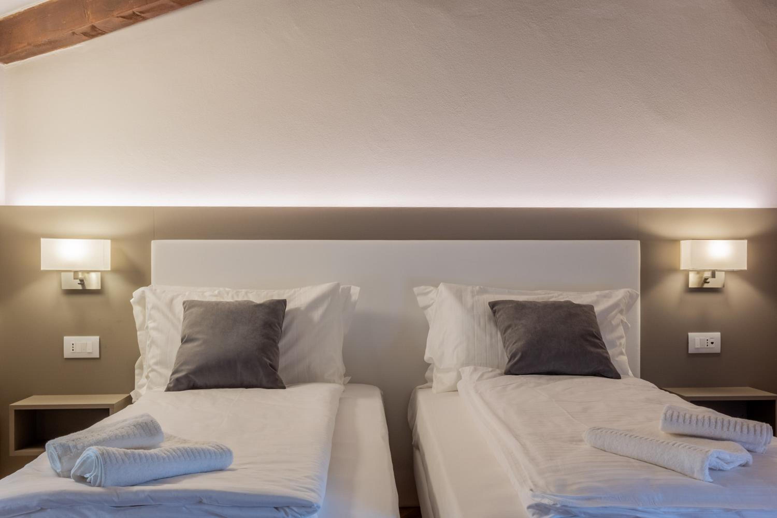 Deluxe Double or Twin Room - Photo 2