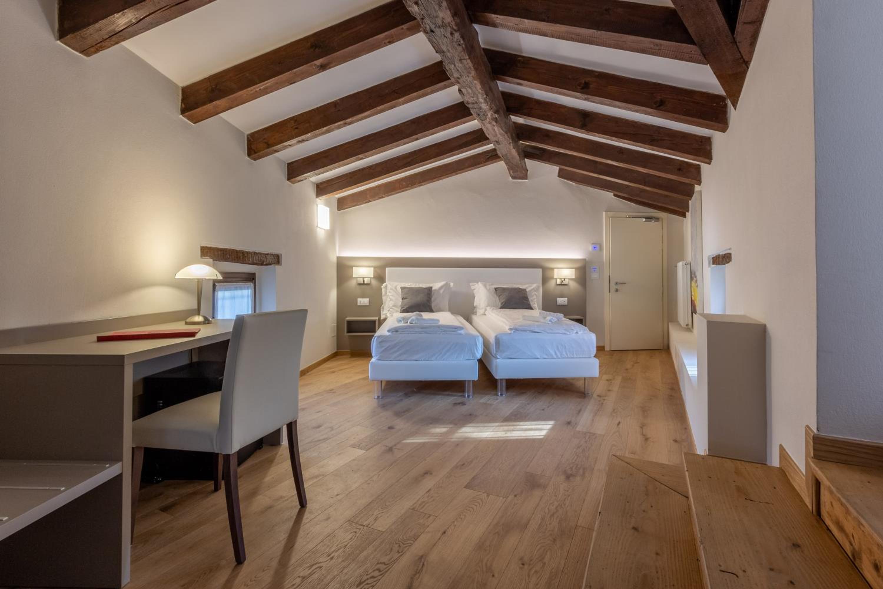 Deluxe Double or Twin Room - Photo 7