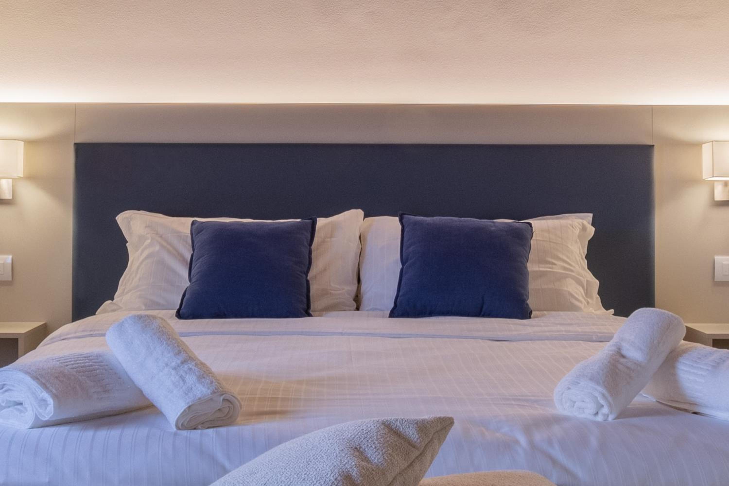 Superior Double or Twin Room - Photo 10