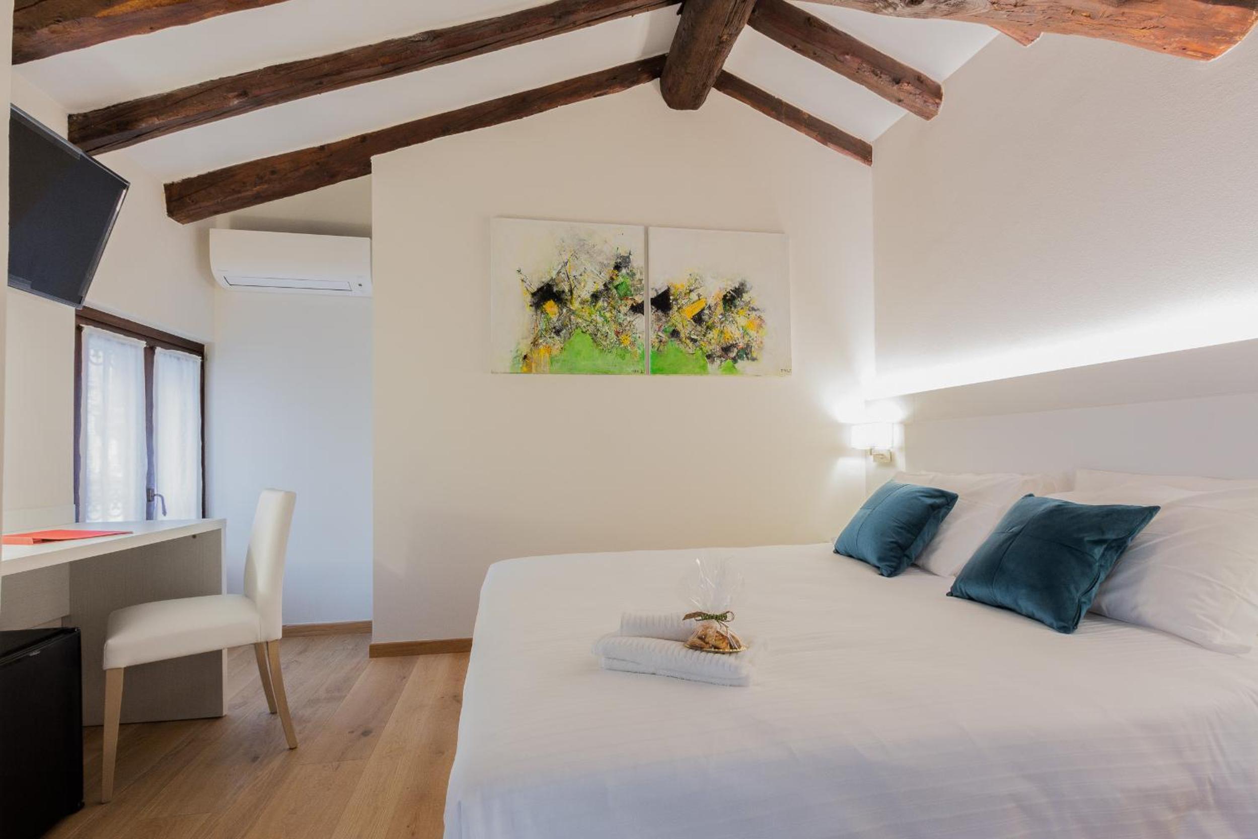 Superior Double or Twin Room - Photo 1