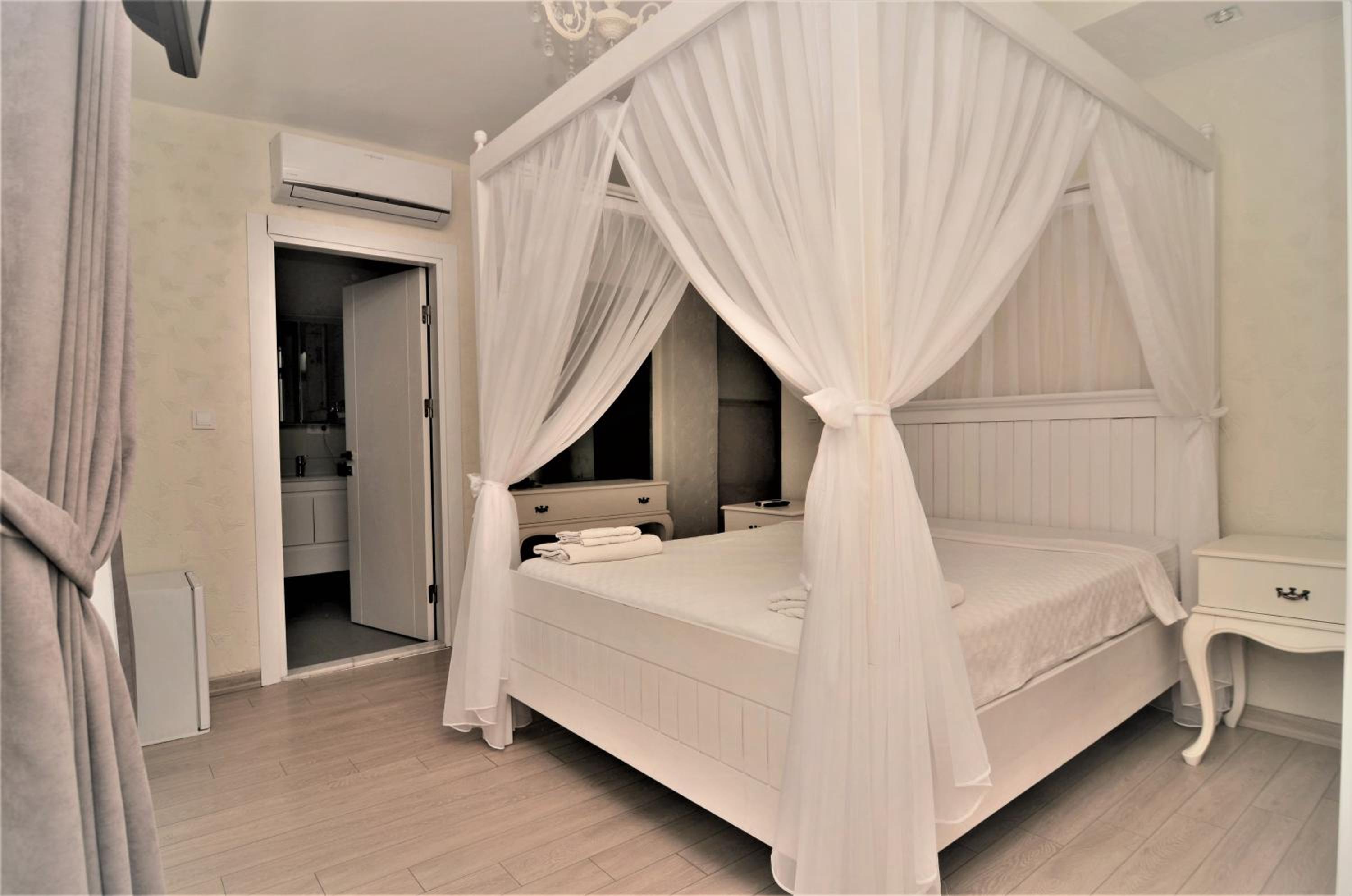Family Room - Photo 16