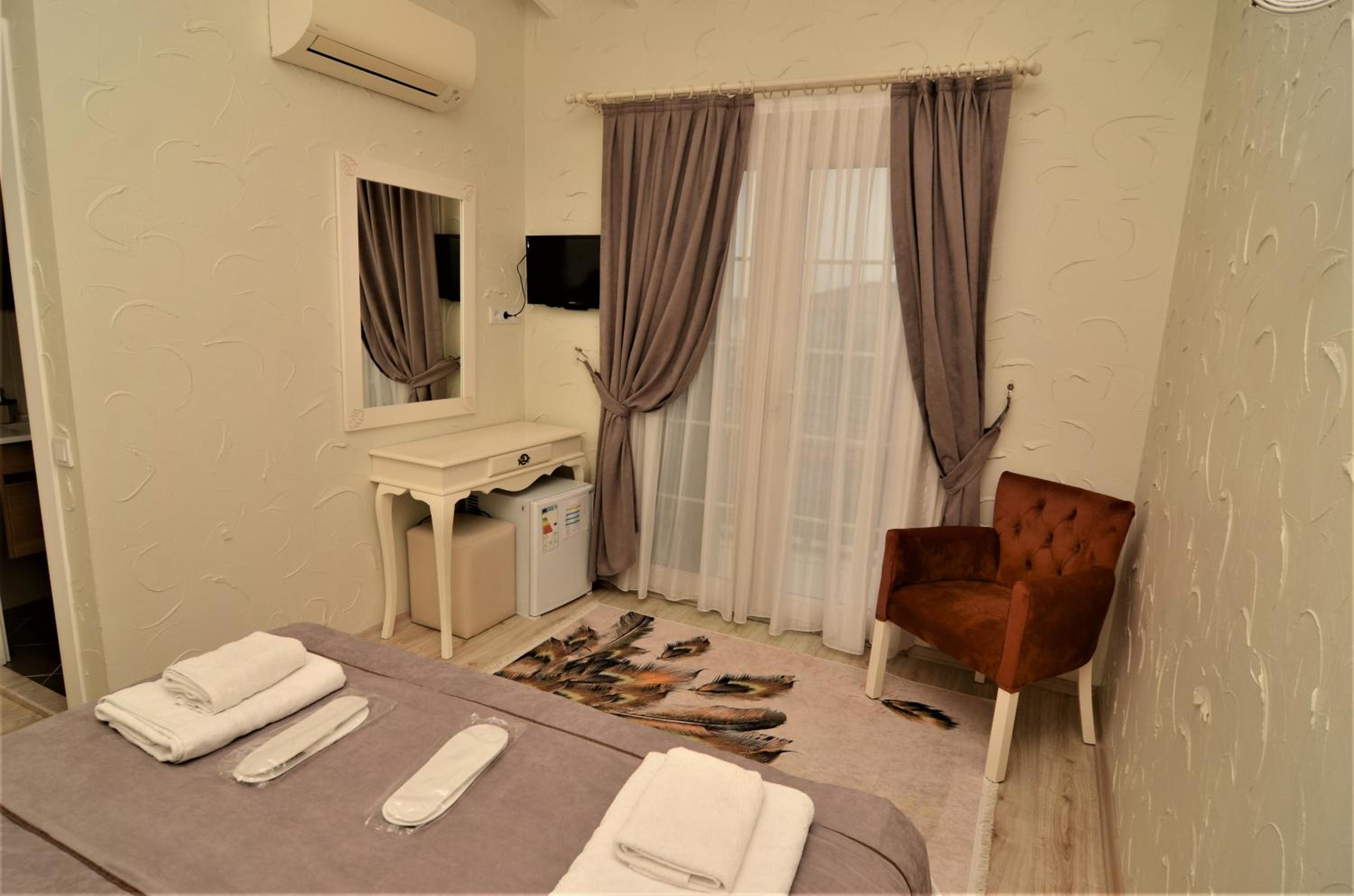 Deluxe King Room - Photo 27