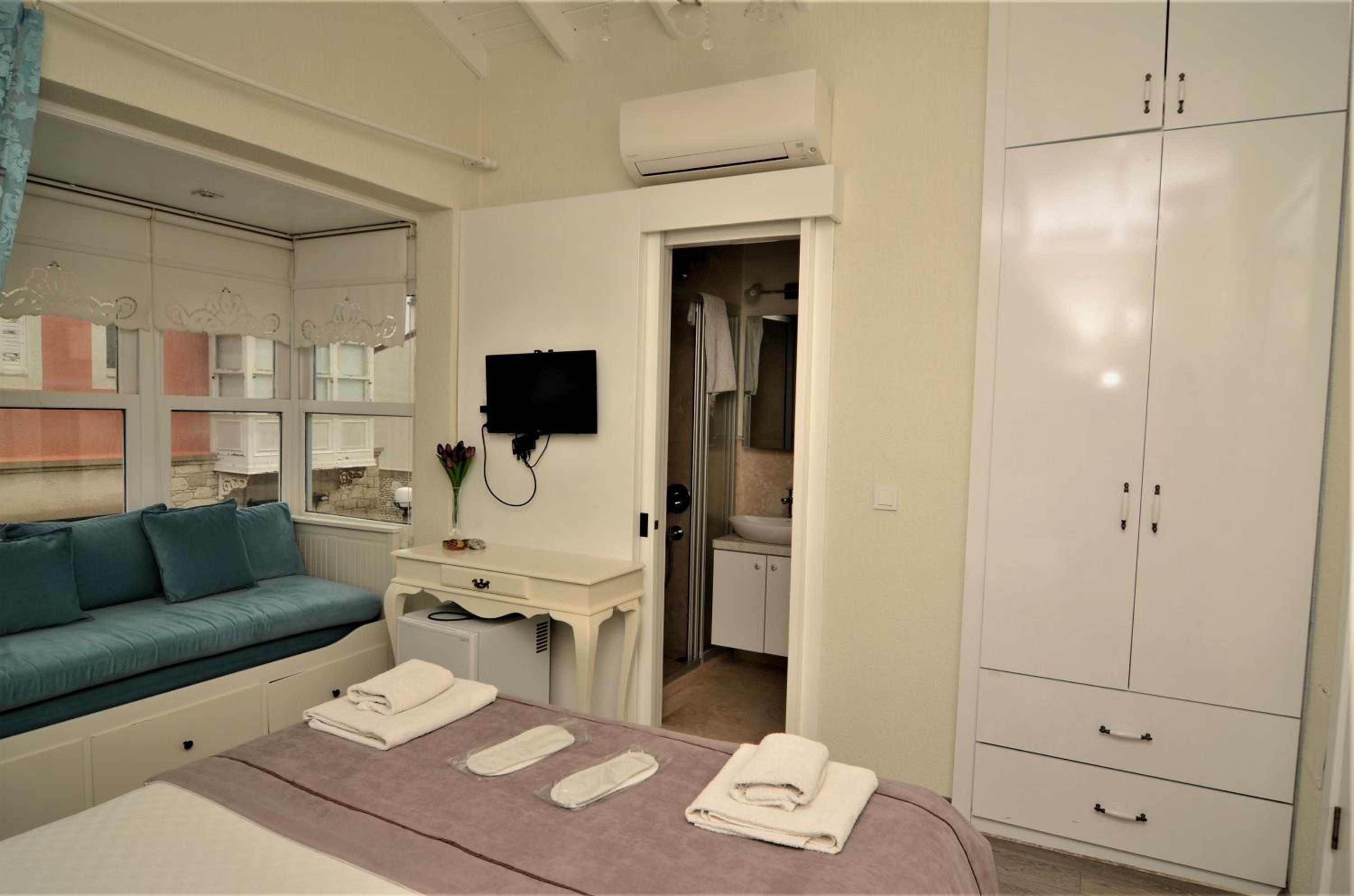 Triple Room with City View - Photo 3