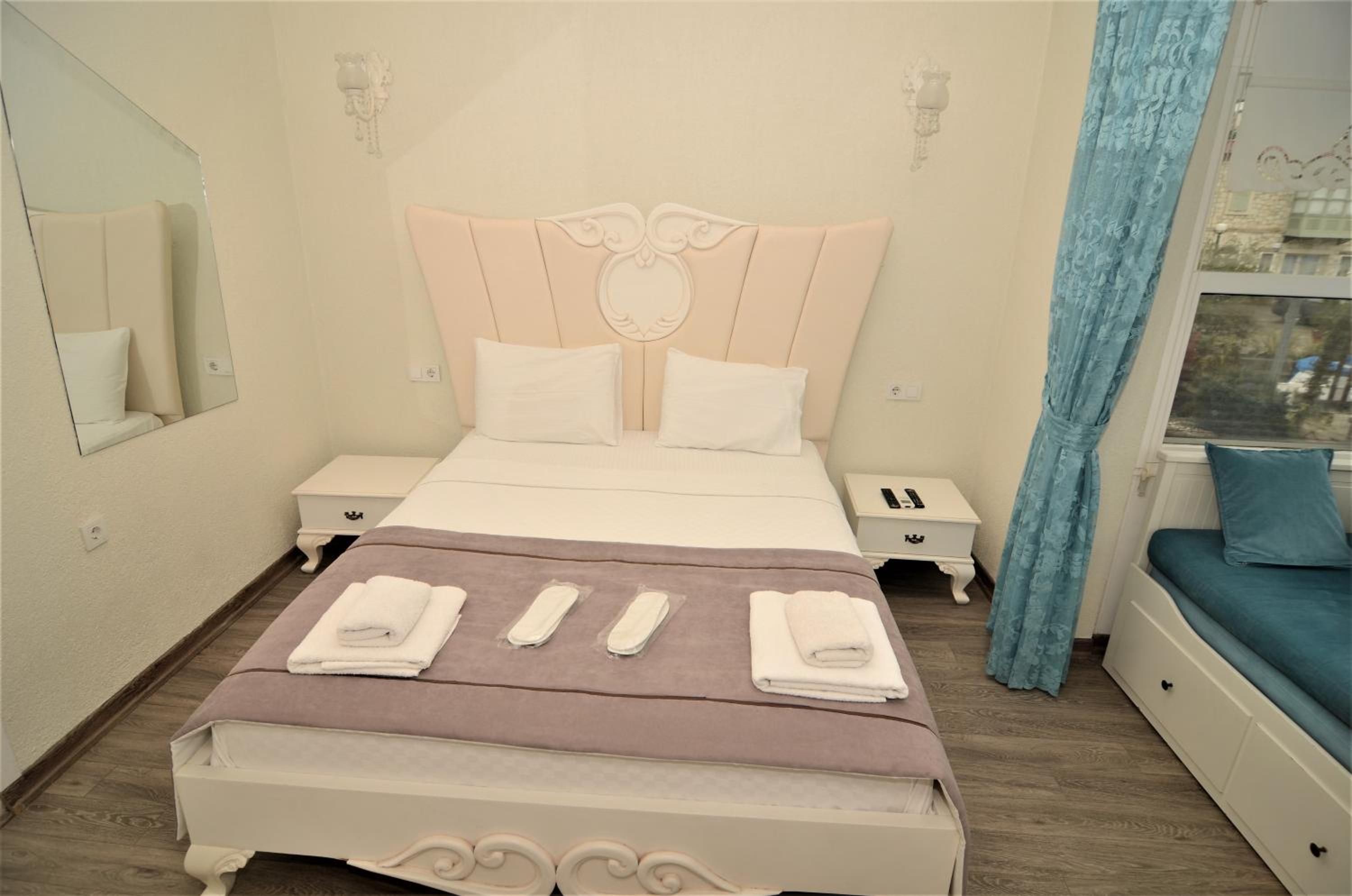 Triple Room with City View - Photo 20
