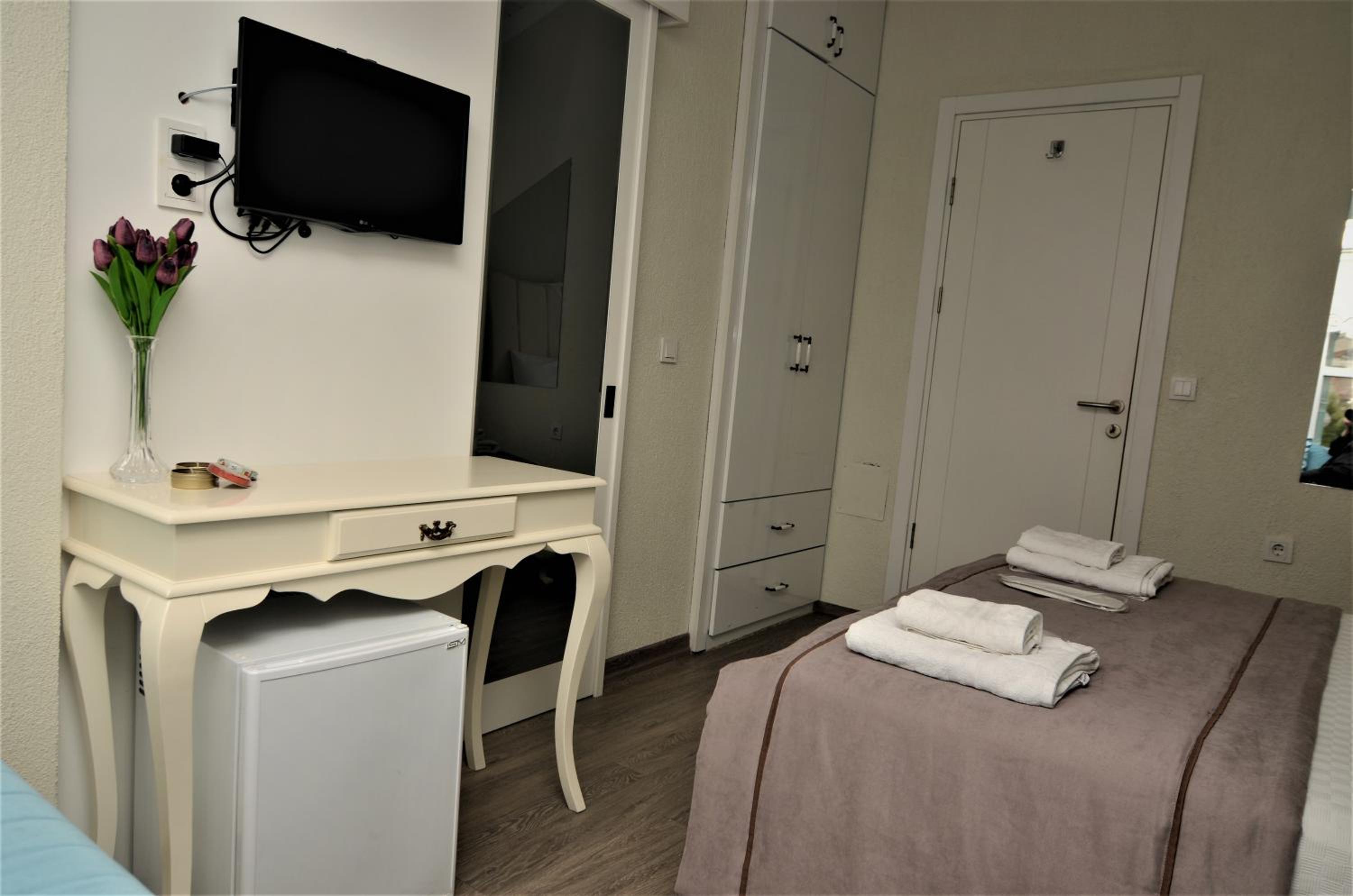 Triple Room with City View - Photo 19