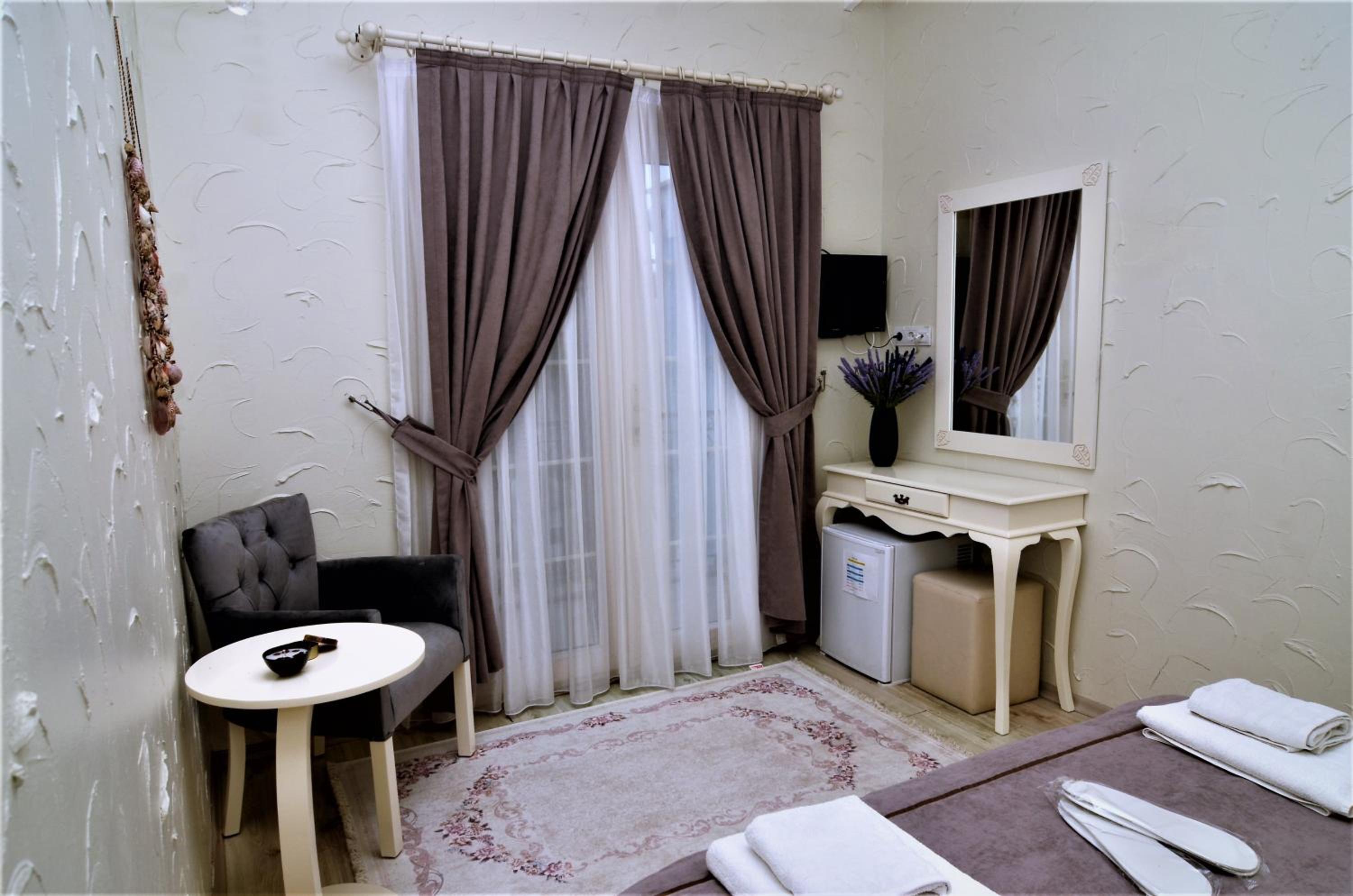 Deluxe King Room - Photo 30