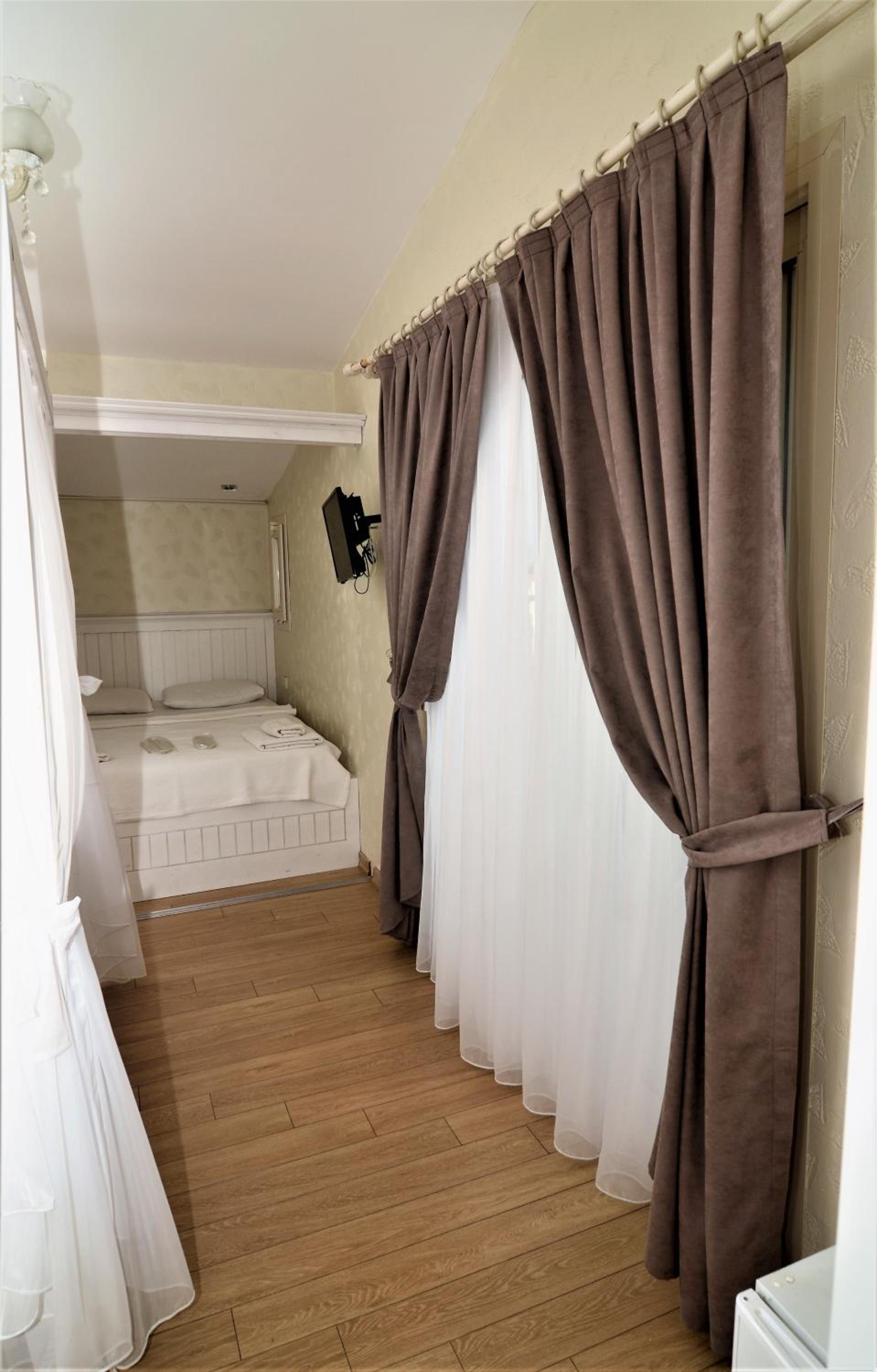 Family Room - Photo 15