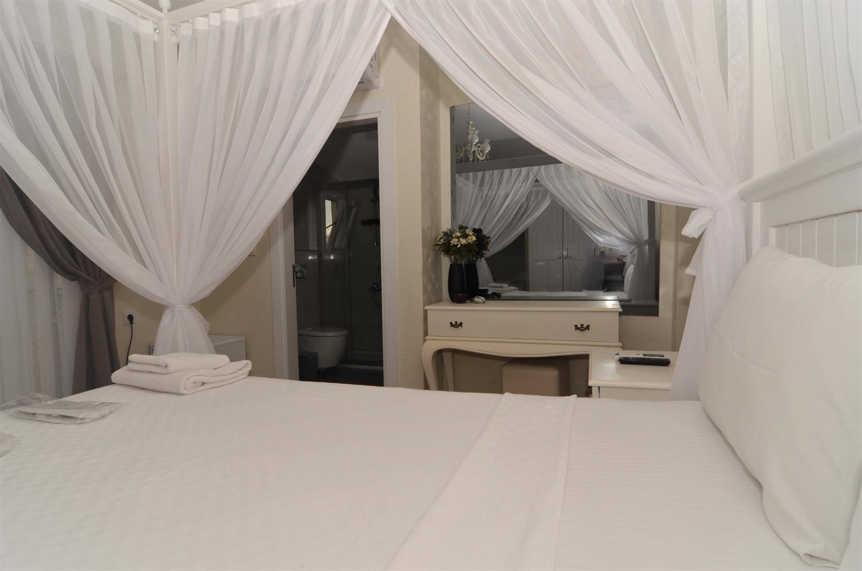 Family Room - Photo 12