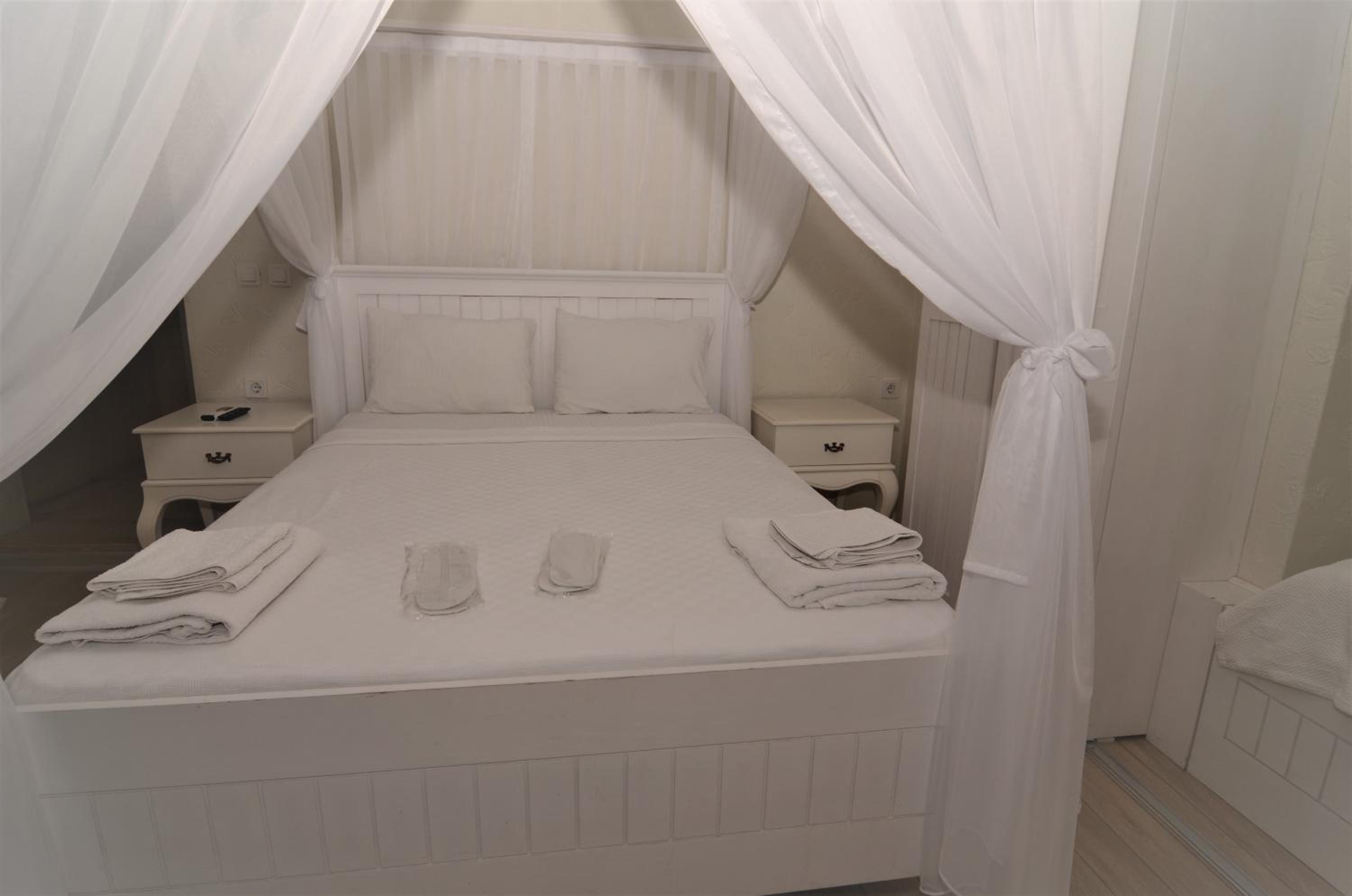 Family Room - Photo 13