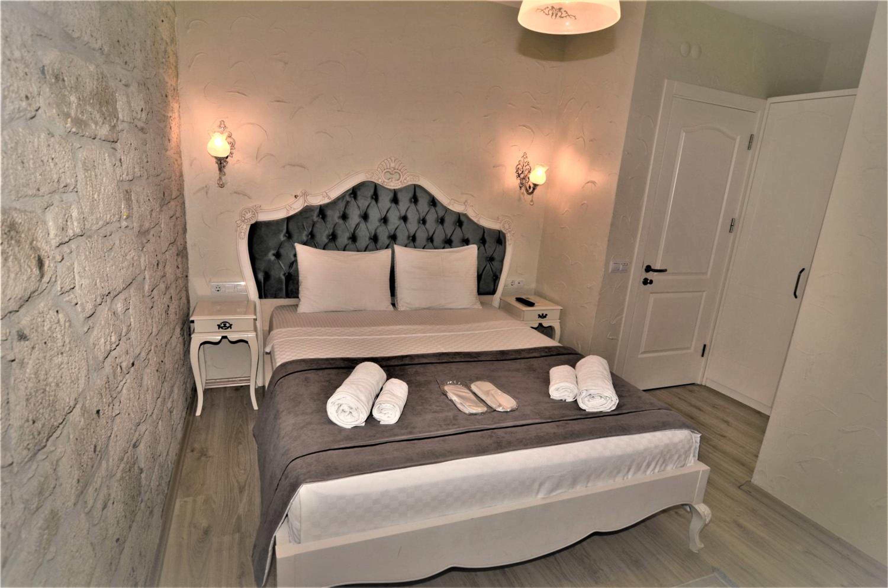 Deluxe Room - Photo 6