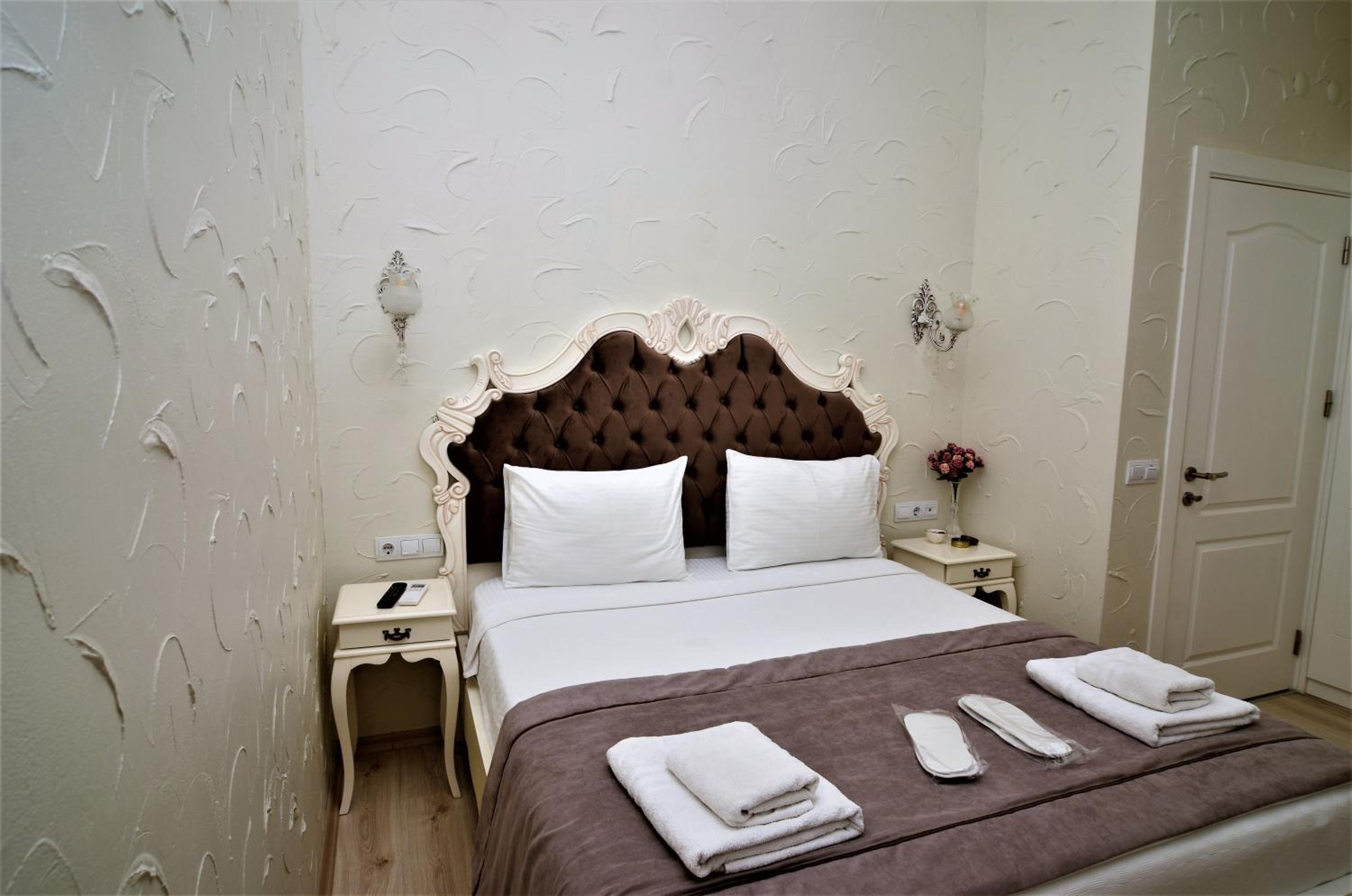 Deluxe King Room - Photo 3