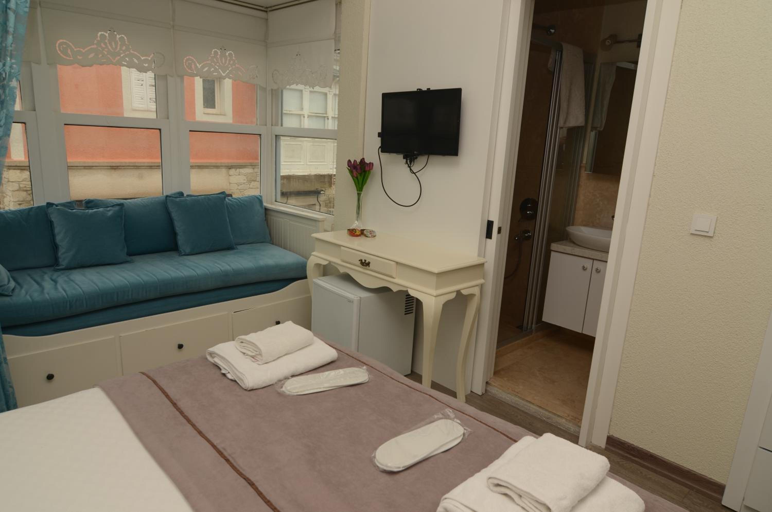 Triple Room with City View - Photo 4
