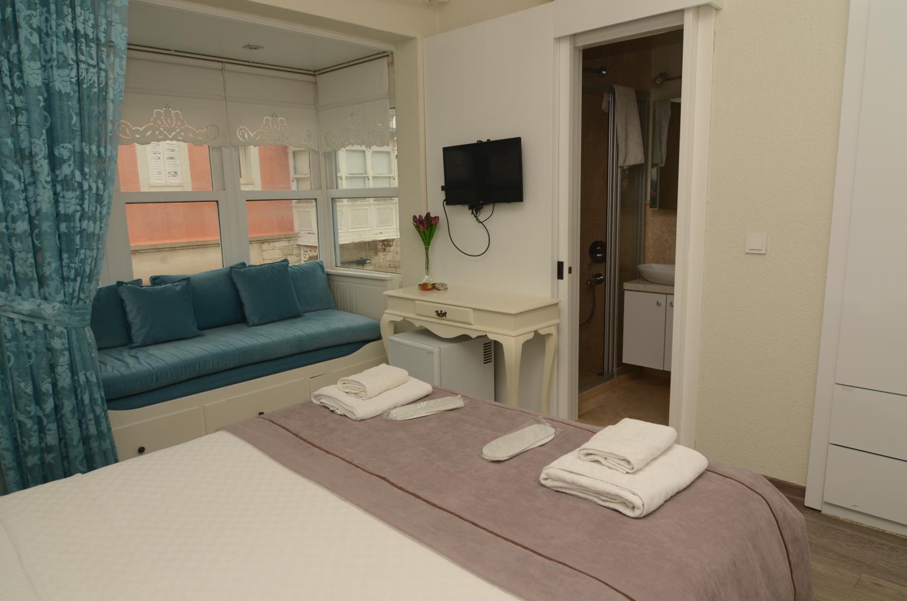 Triple Room with City View - Photo 9