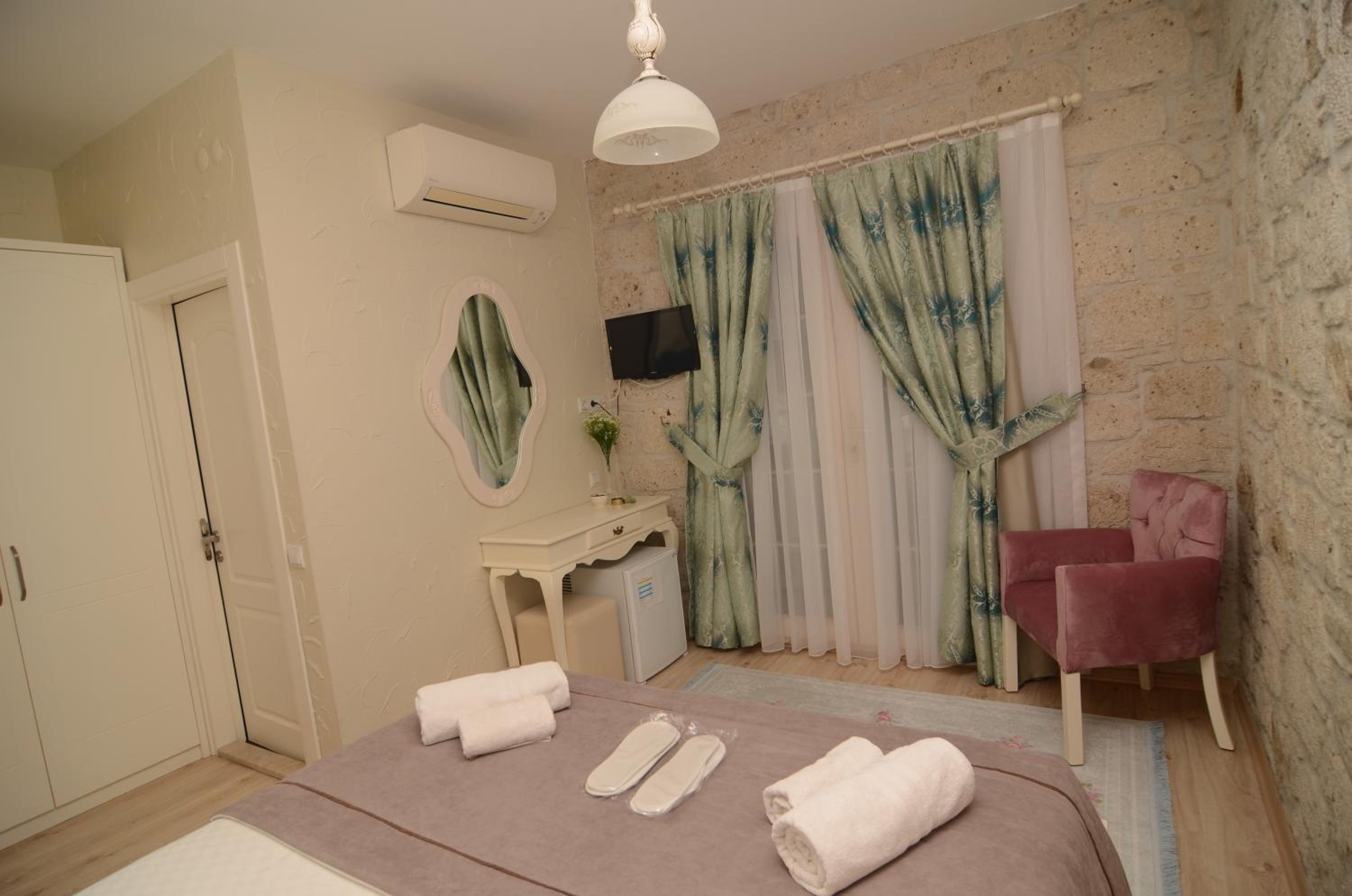 Deluxe Room - Photo 15