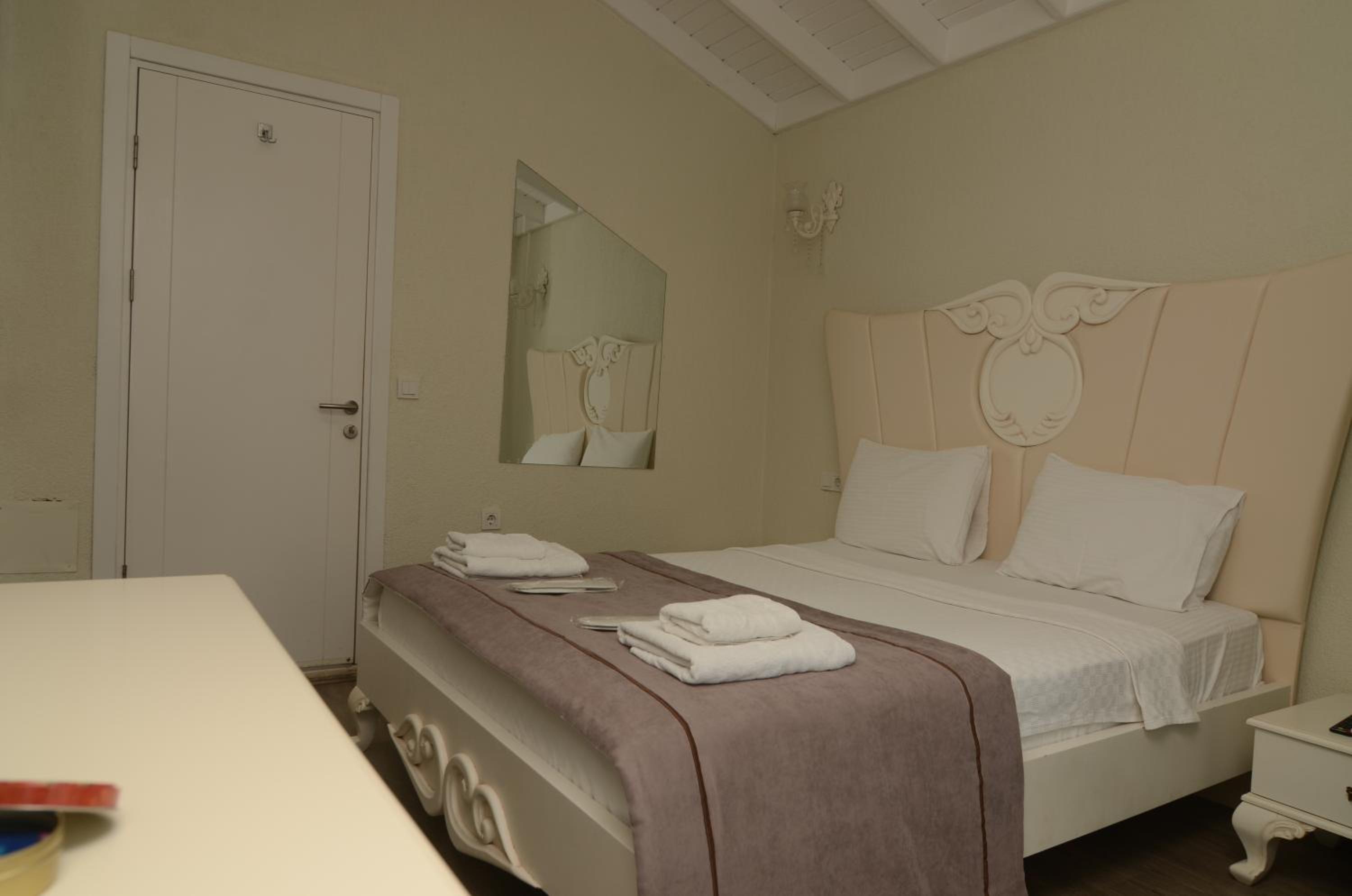 Triple Room with City View - Photo 8