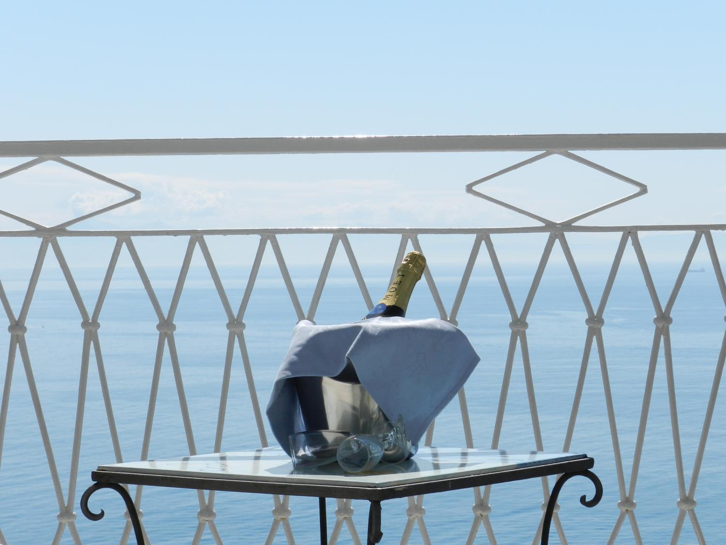 Superior Double Room with Sea View - Photo 6