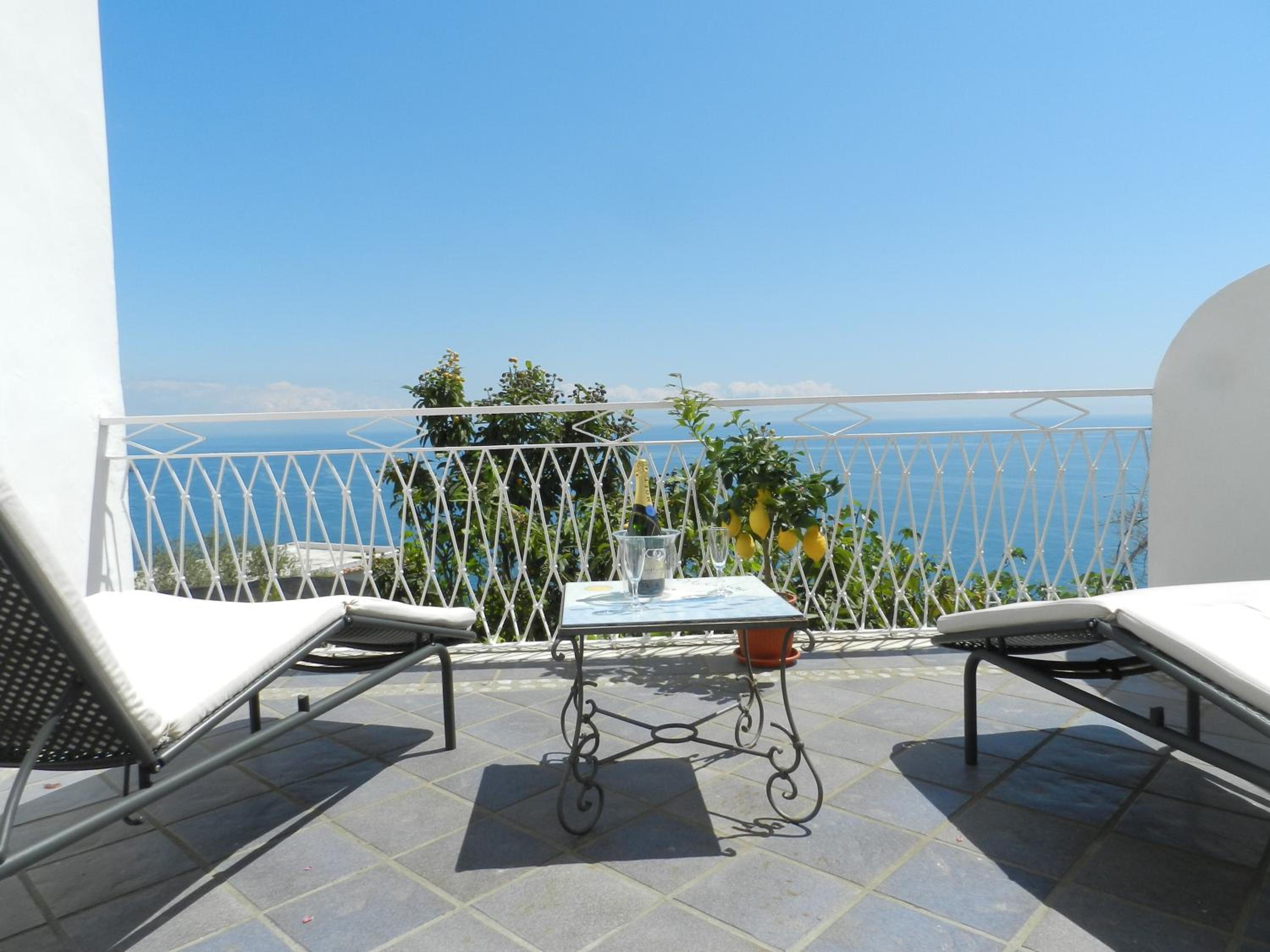 Superior Double Room with Sea View - Photo 7