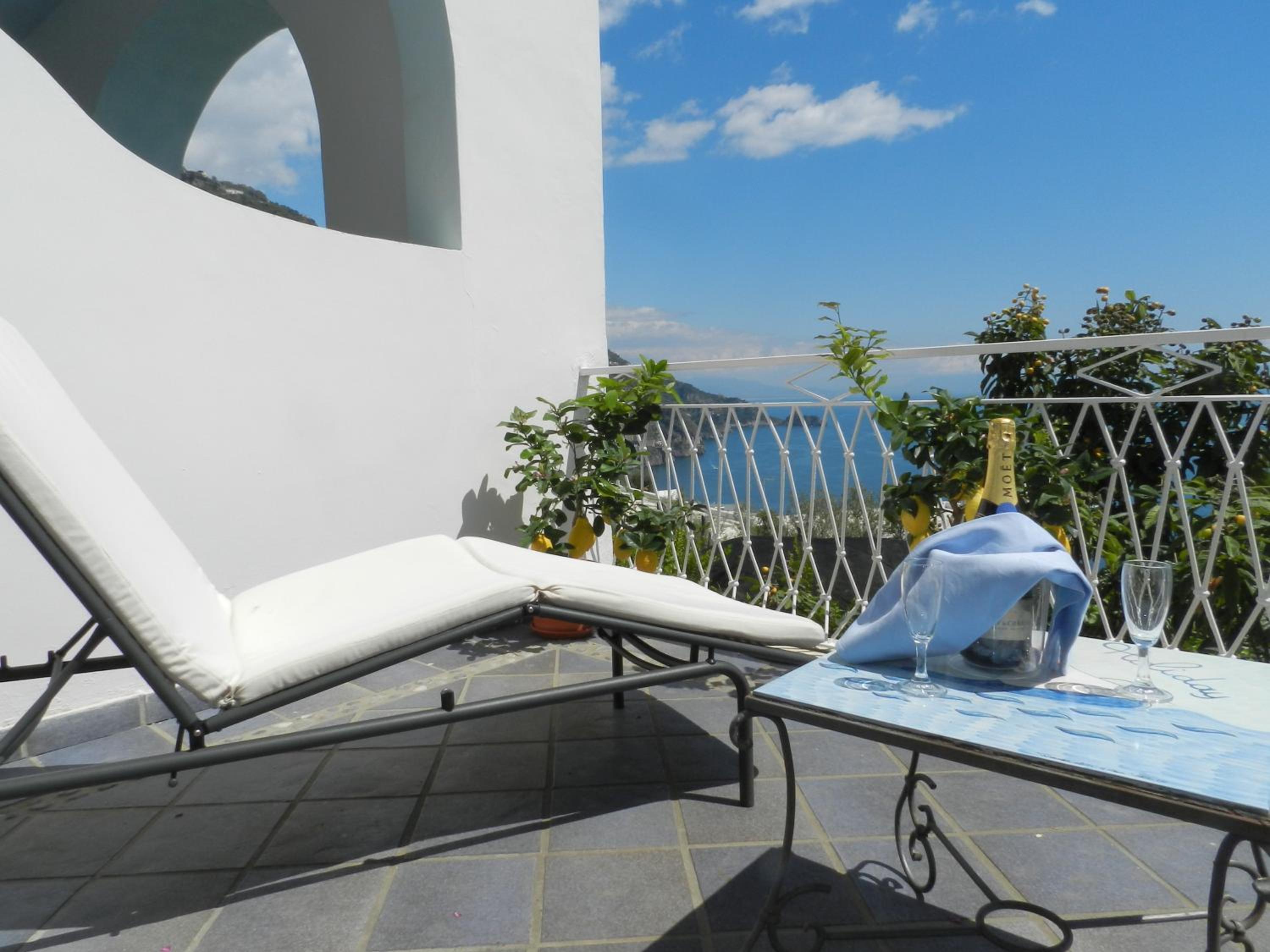 Superior Double Room with Sea View - Photo 8