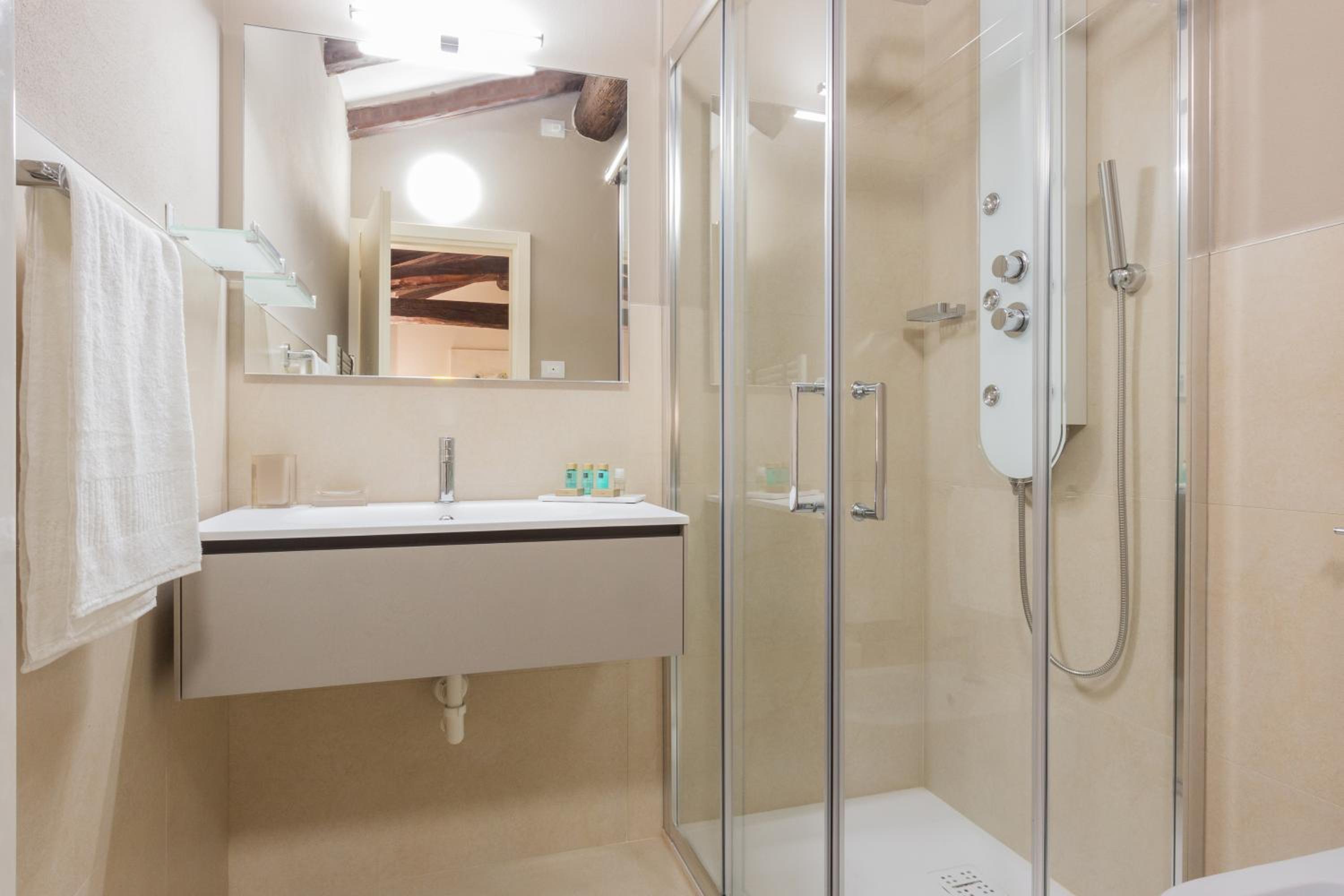 Superior Double or Twin Room - Photo 2