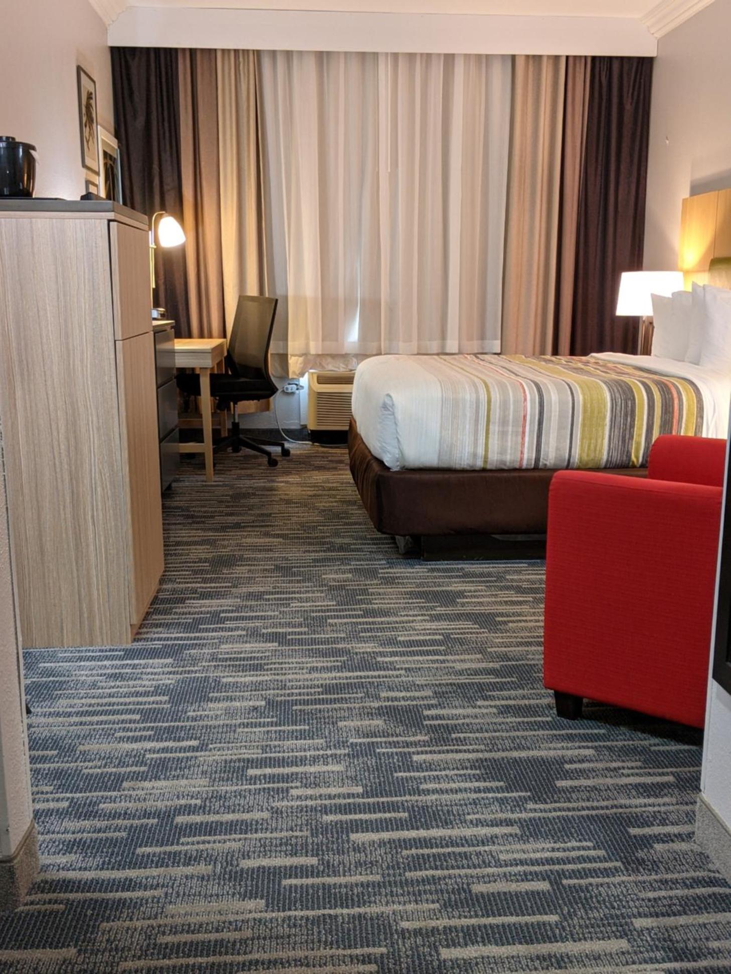King Room - Non-Smoking - Photo 12