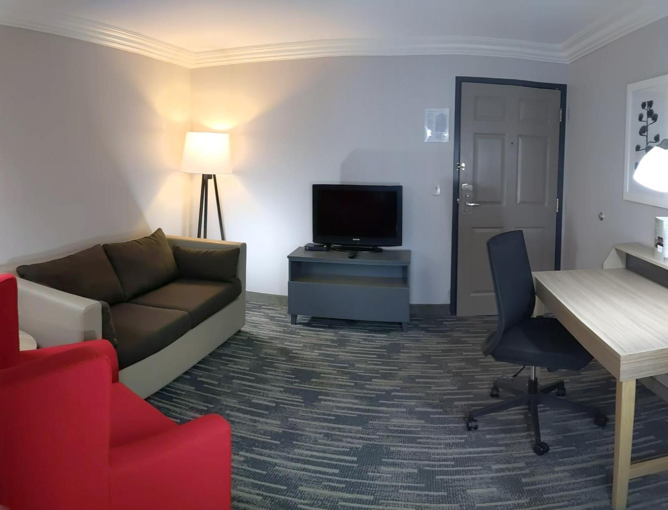 One-Bedroom King Suite with Sofa Bed - Non-Smoking - Photo 9