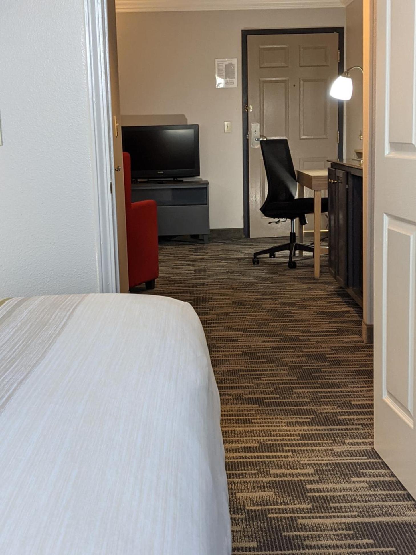 One-Bedroom King Suite with Sofa Bed - Non-Smoking - Photo 2