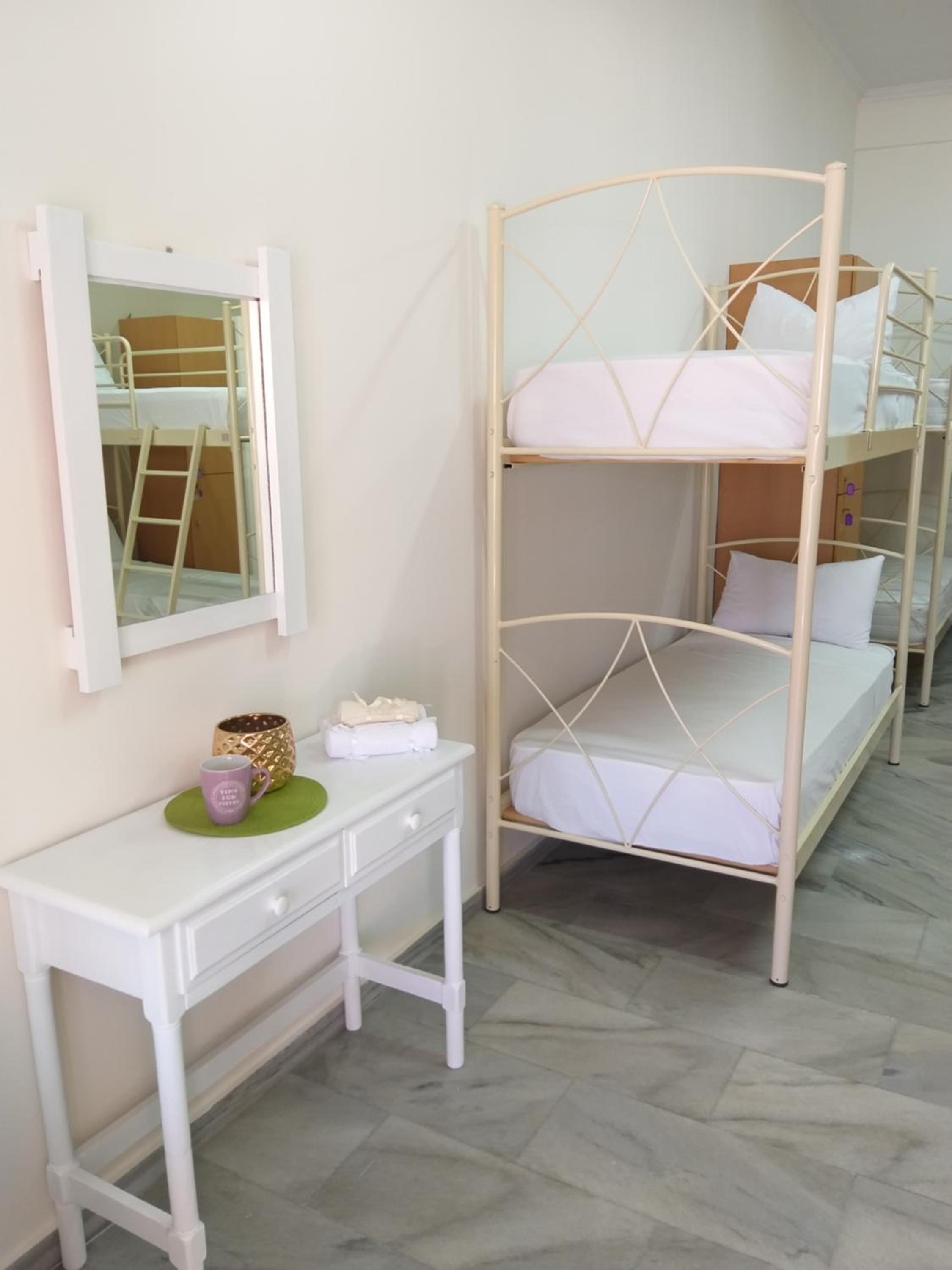 Bed in 10-Bed Female Dormitory Room with Private Bathroom photo 3