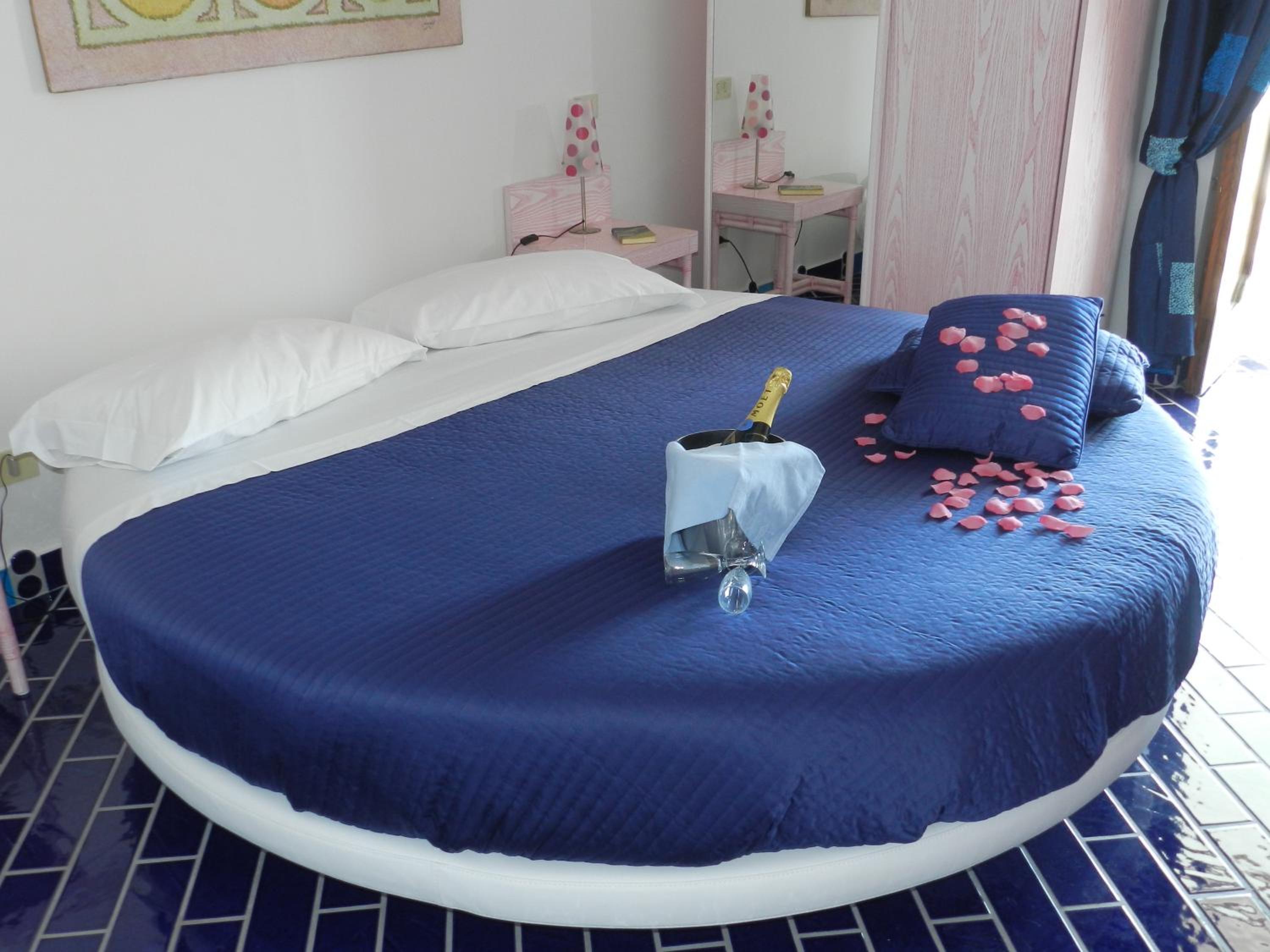 Deluxe Double Room with Sea View - Photo 2