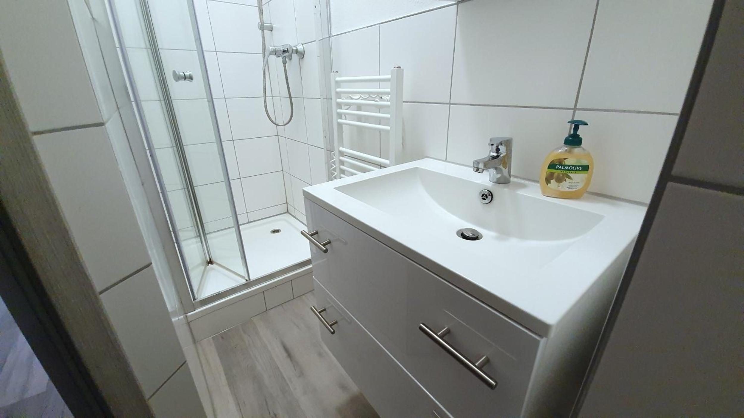 One-Bedroom Apartment 5 photo 3