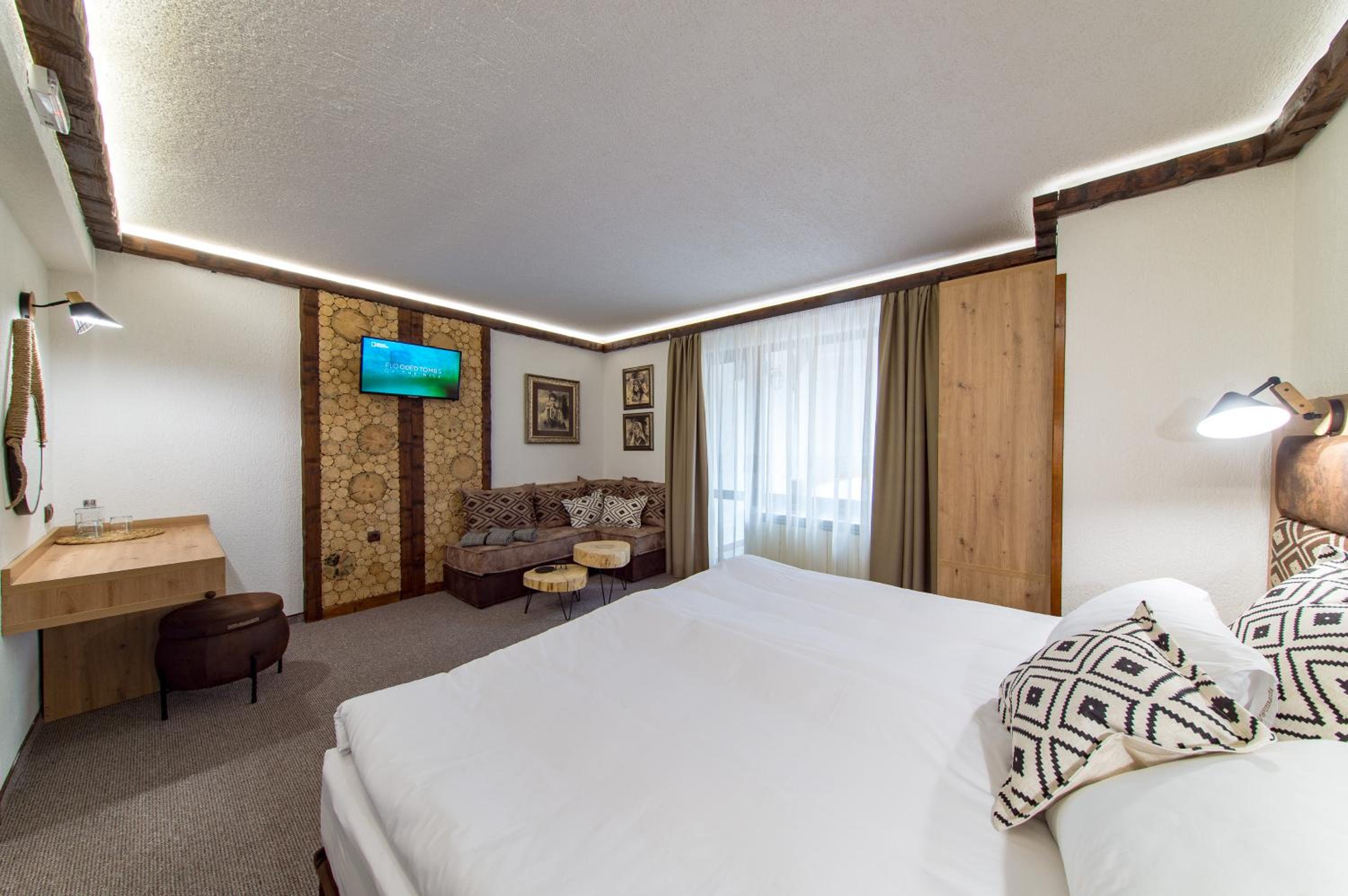 Deluxe Double or Twin Room with Balcony - Photo 1