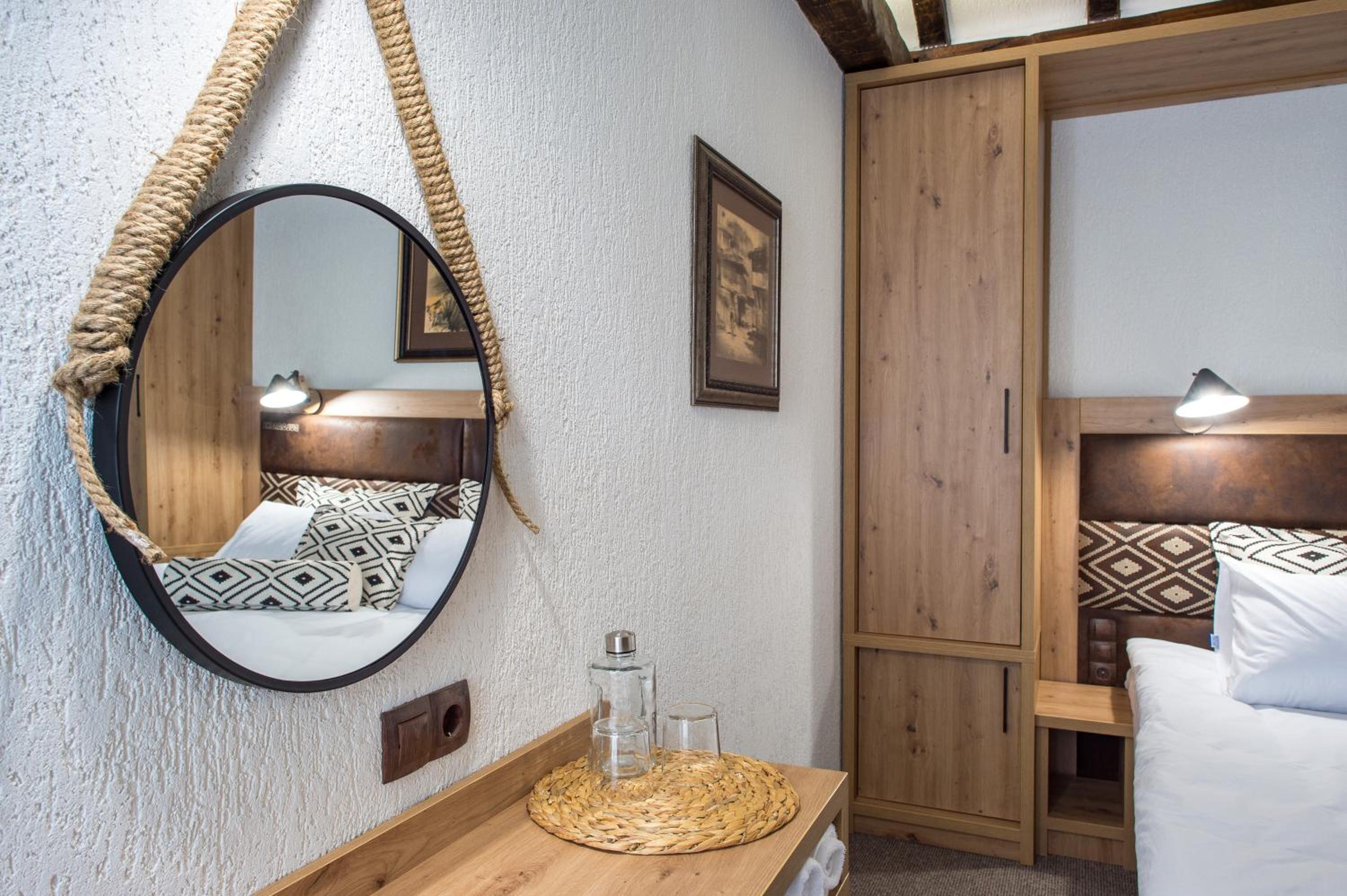 Deluxe Double or Twin Room with Balcony - Photo 2