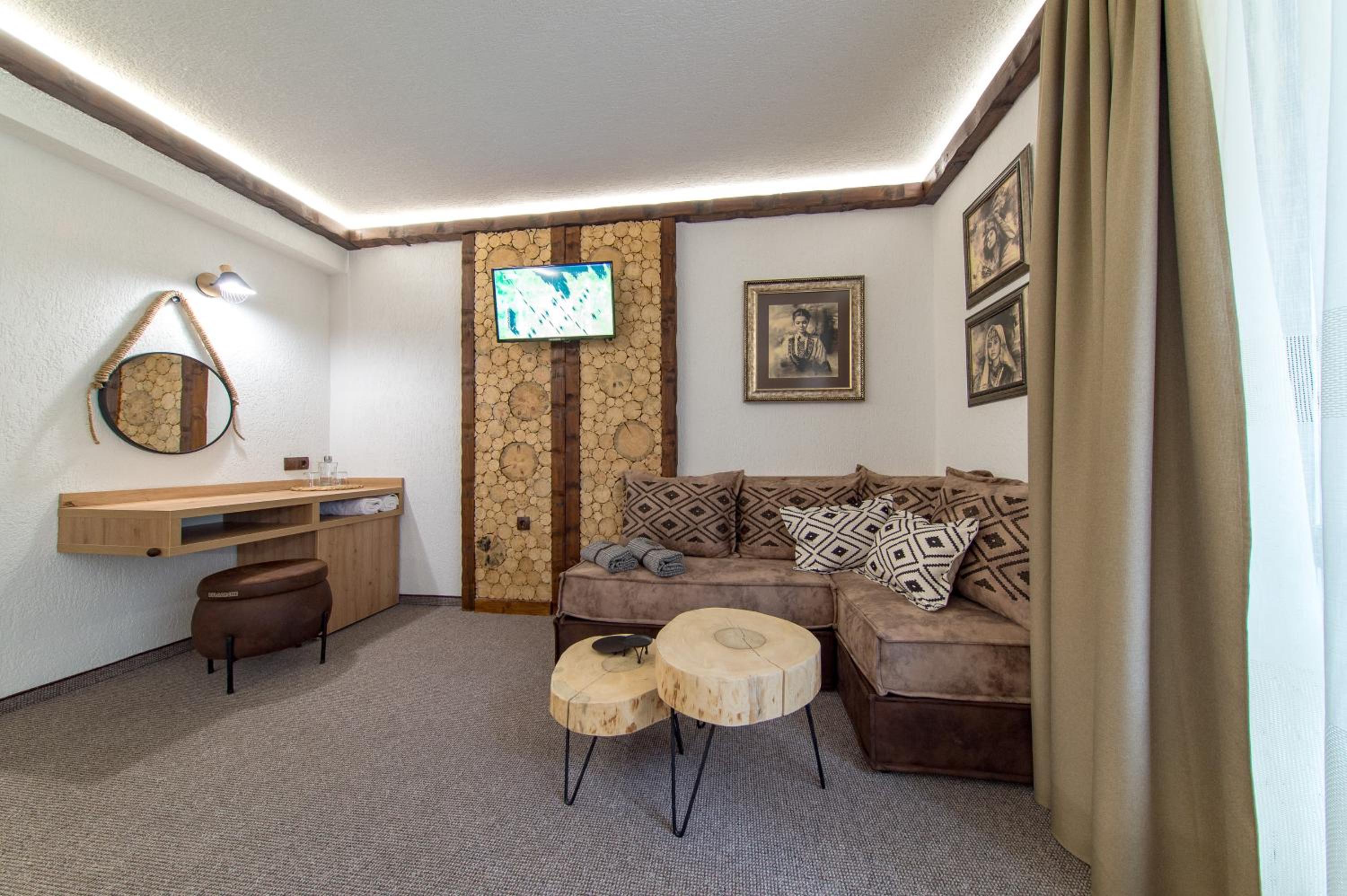 Deluxe Double or Twin Room with Balcony - Photo 3
