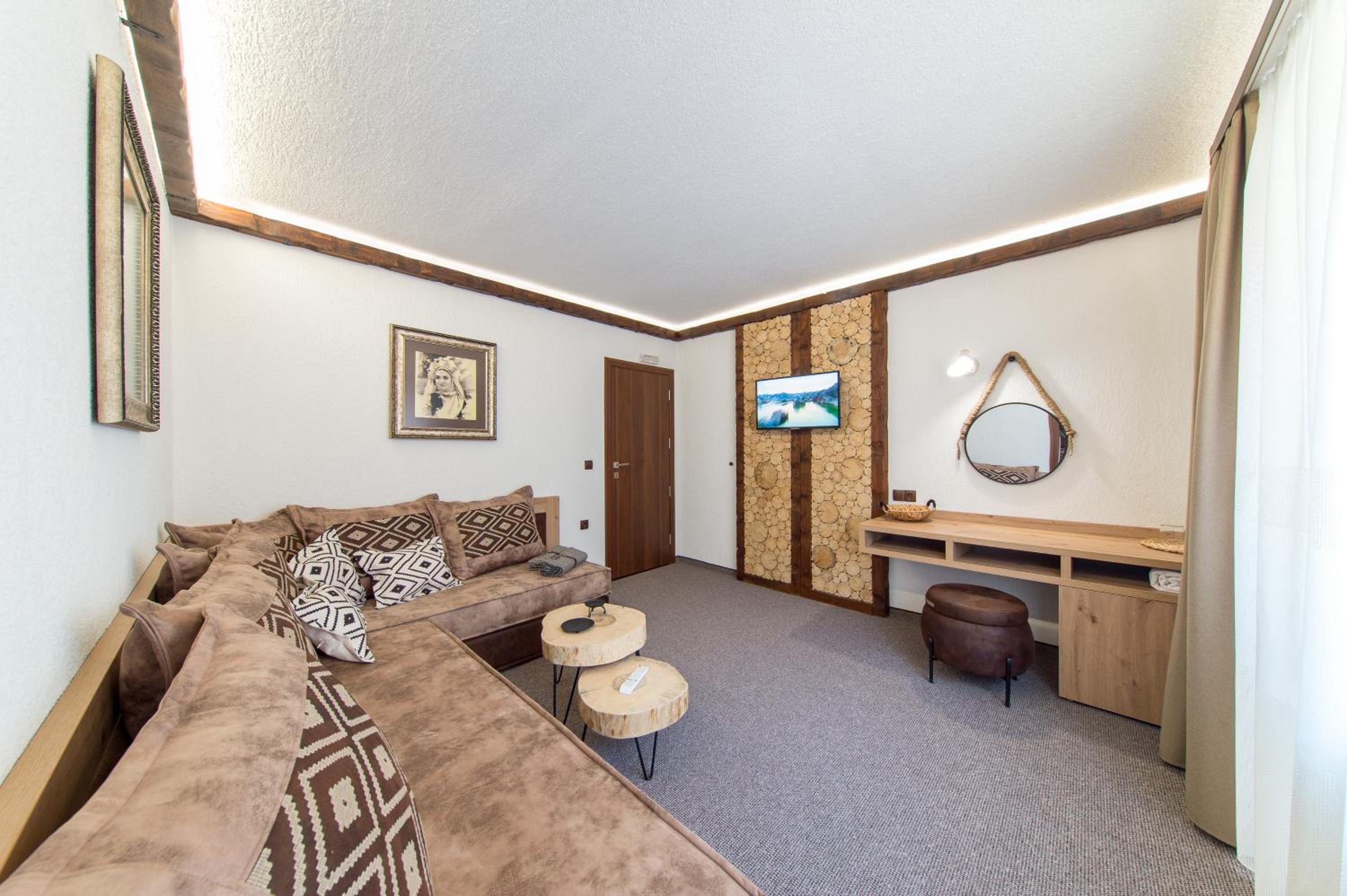 Suite with Balcony - Photo 6