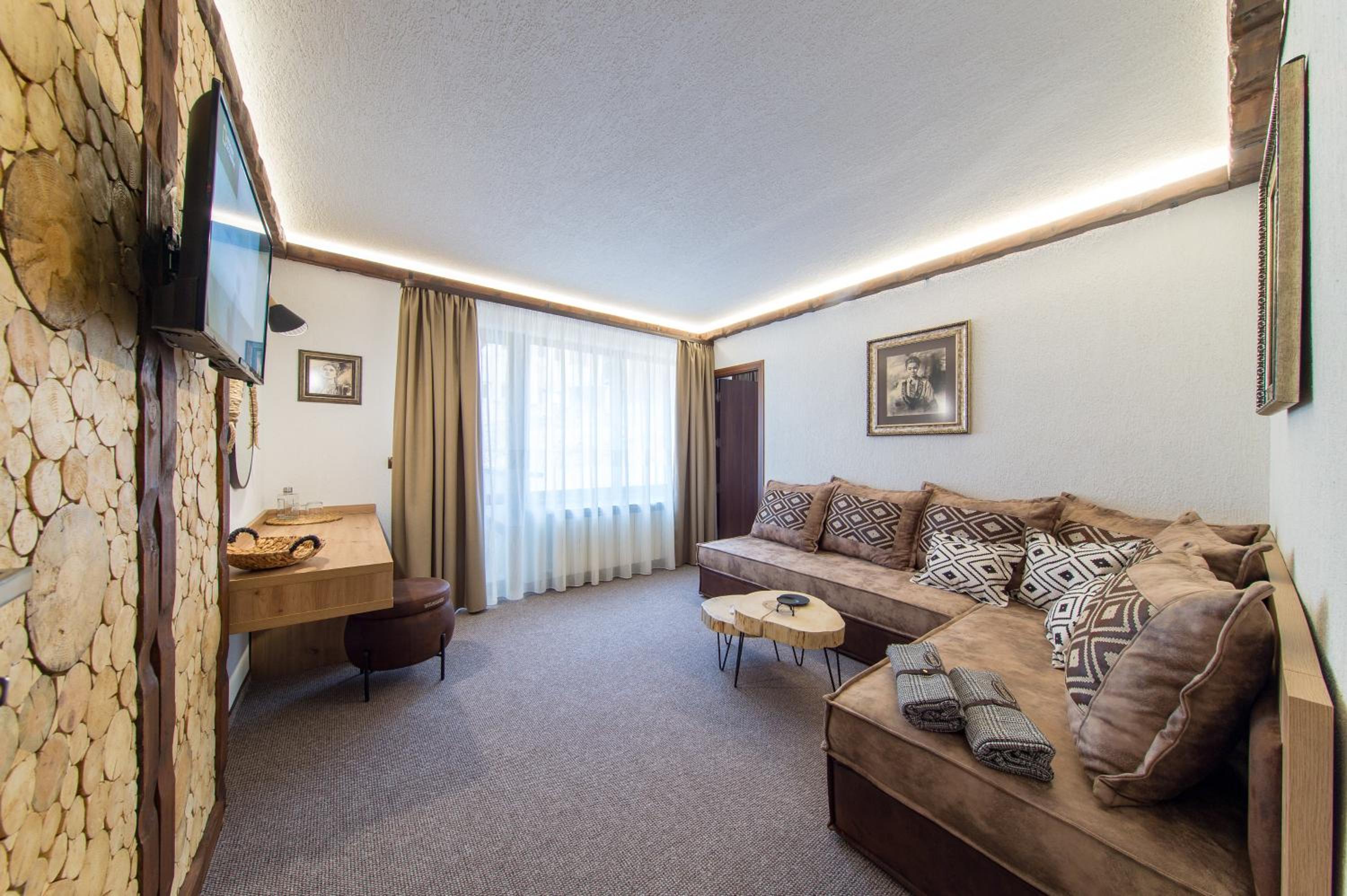 Suite with Balcony - Photo 7