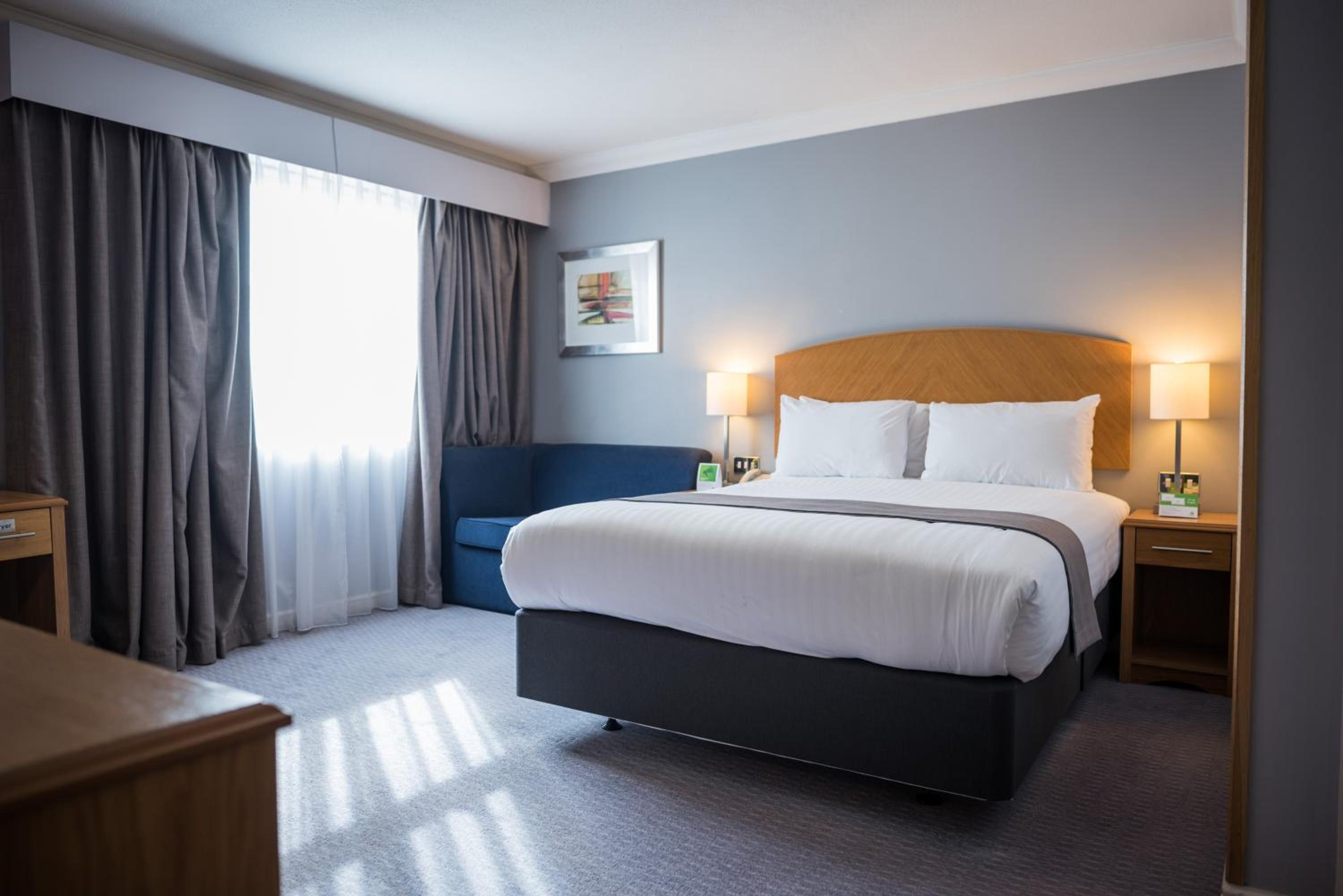Standard Double Room with Sofa Bed - Photo 8