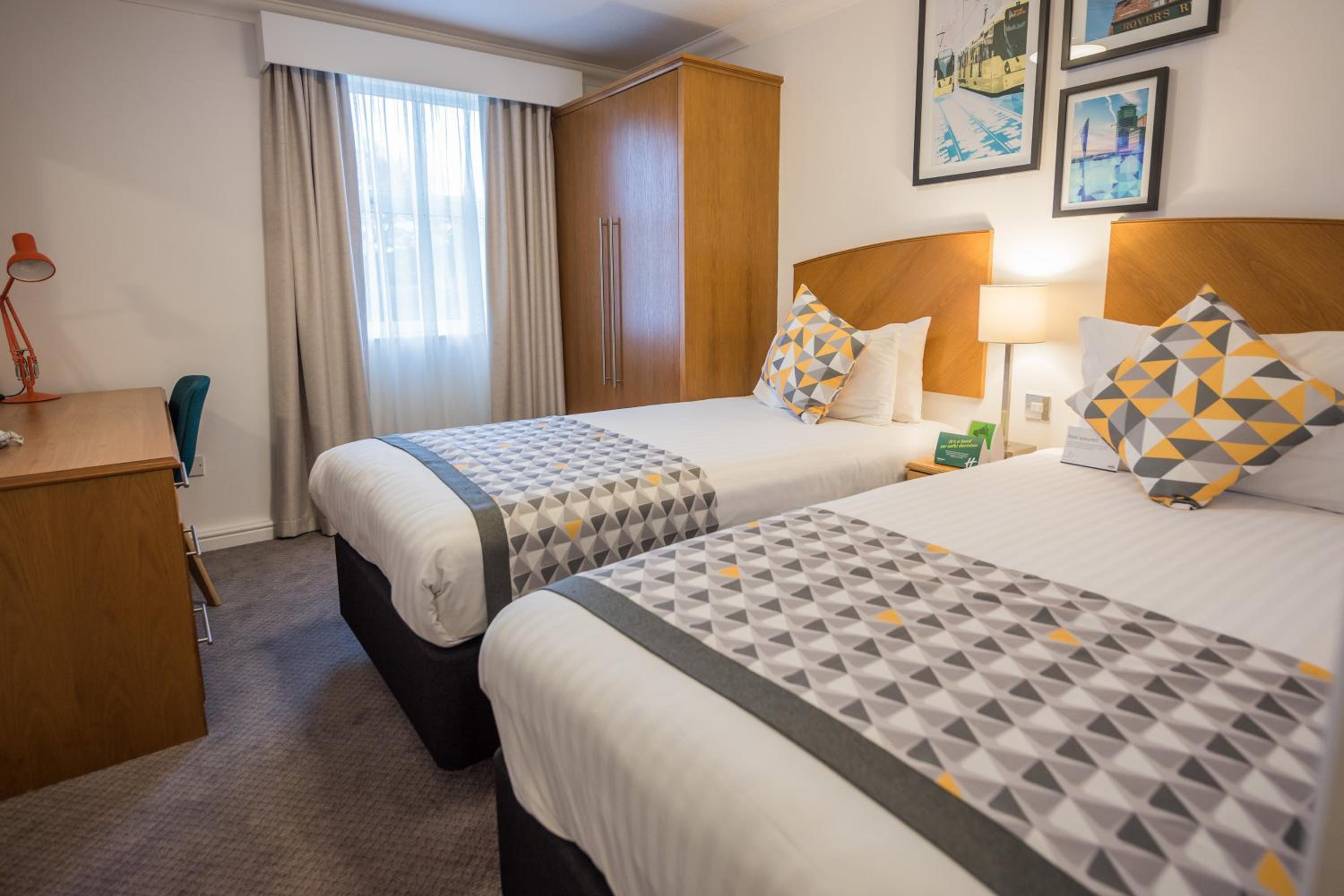 Standard Room with Two Single Beds - Photo 10