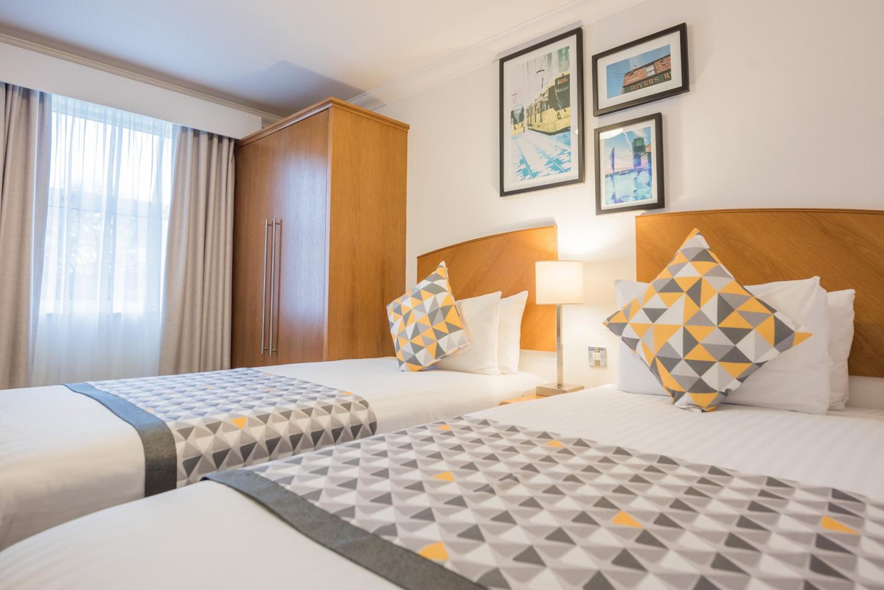 Standard Room with Two Single Beds - Photo 1