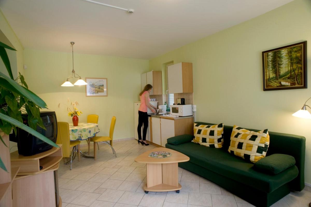 One-Bedroom Apartment with Terrace photo 2