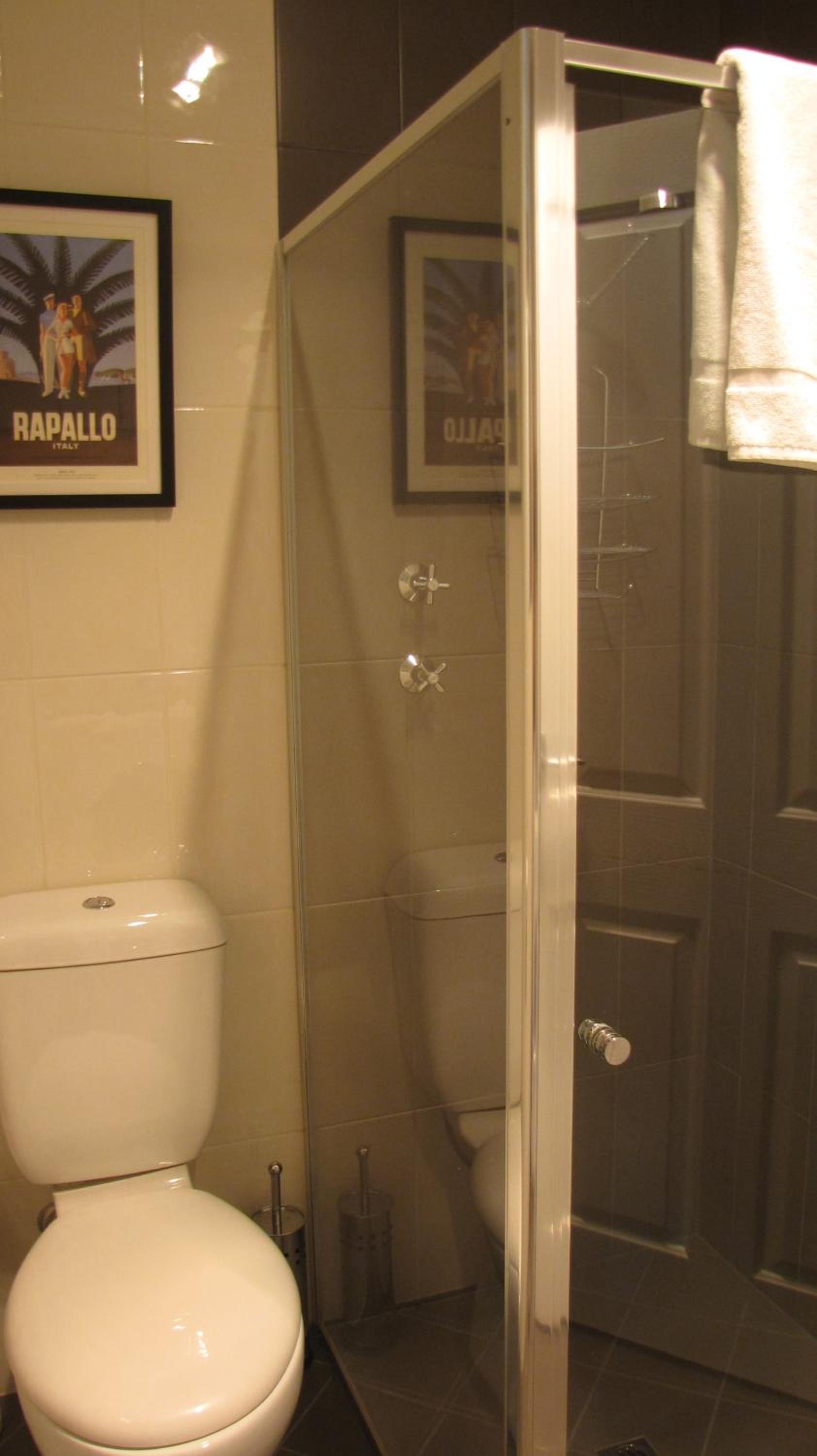 One-Bedroom Apartment photo 3