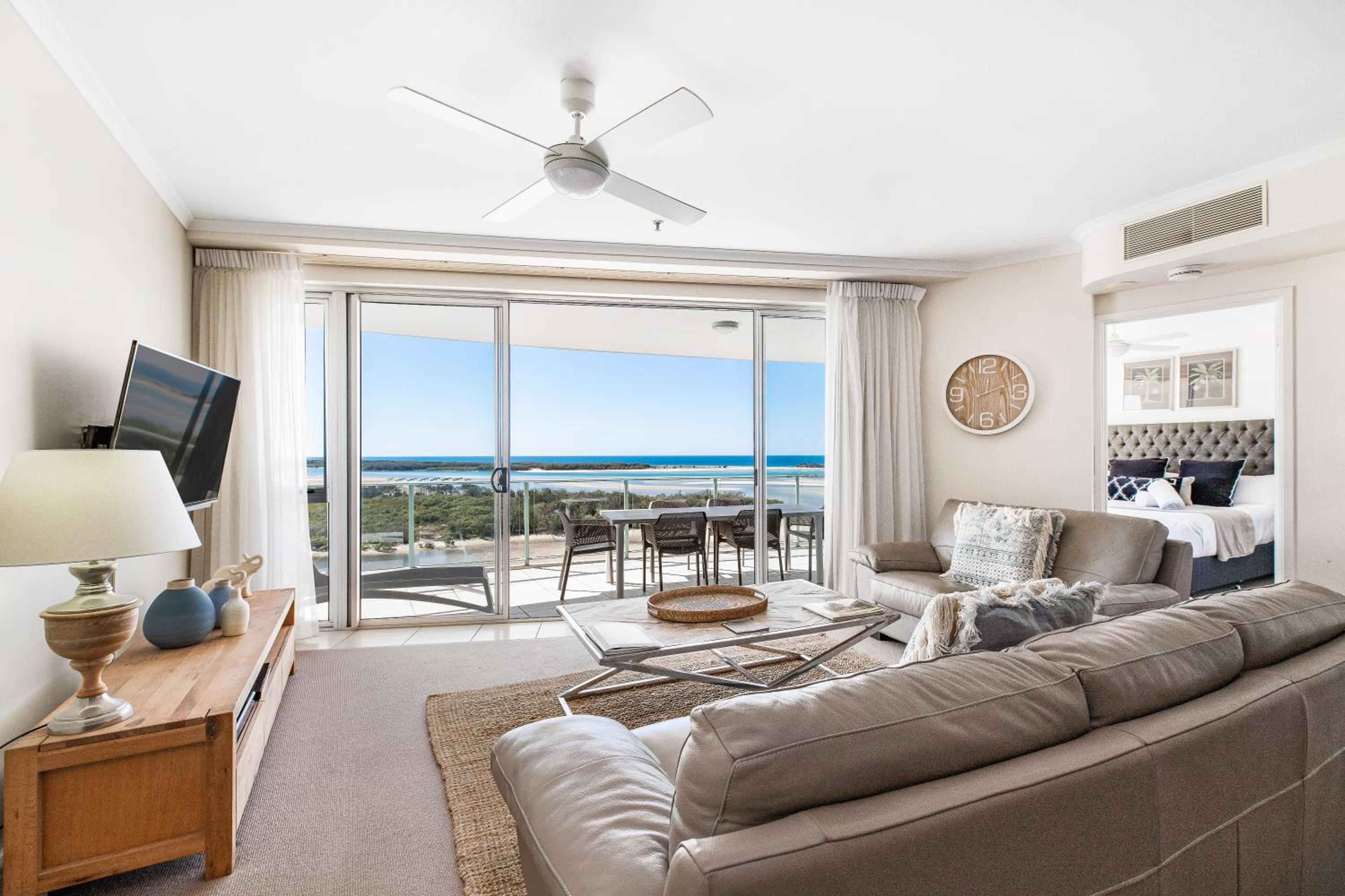 Three-Bedroom Apartment With Water View photo 3