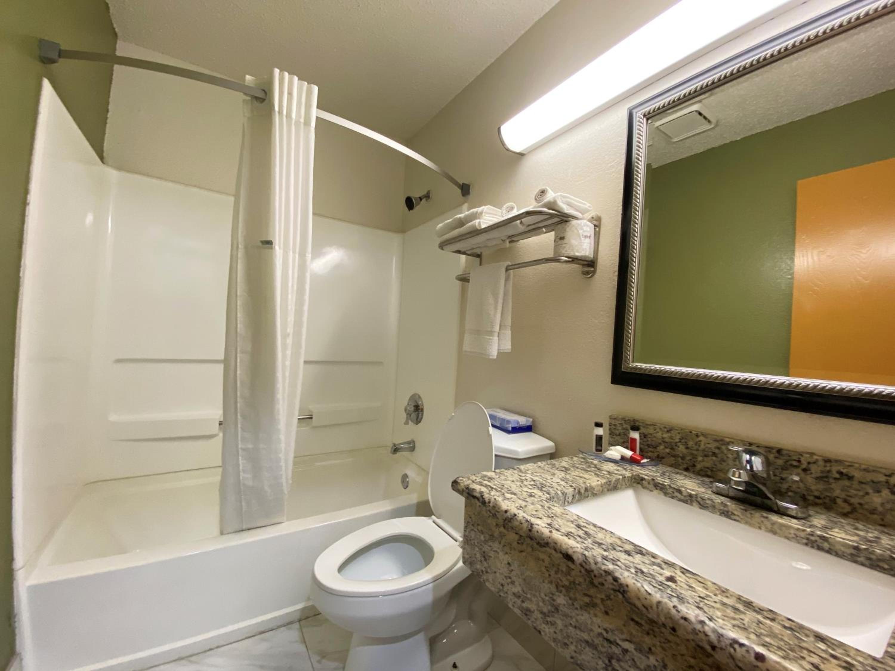 Deluxe Double Room with Two Double Beds - Non-Smoking - Photo 7