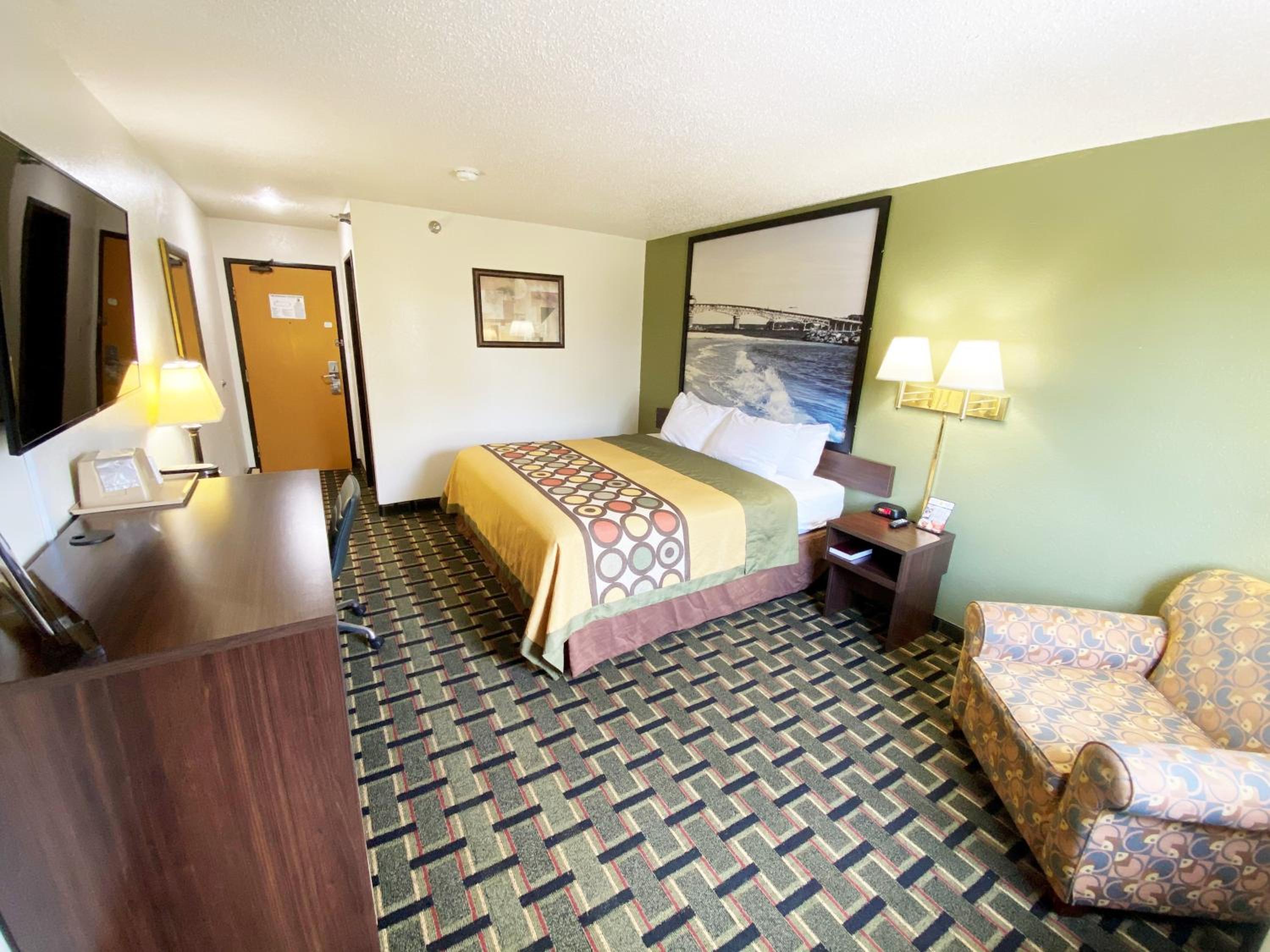 King Room - Non-Smoking - Photo 1