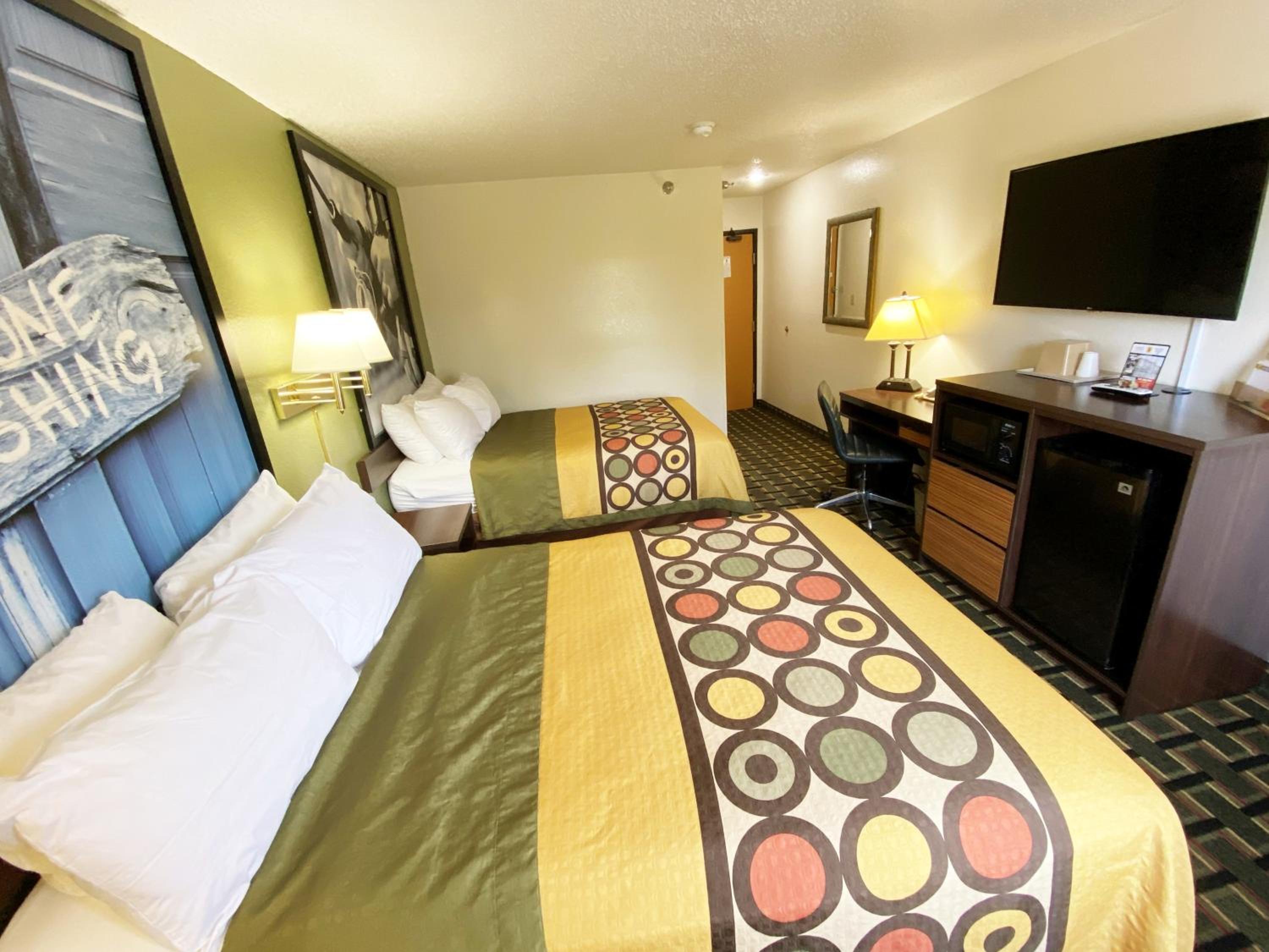 Deluxe Double Room with Two Double Beds - Non-Smoking - Photo 8