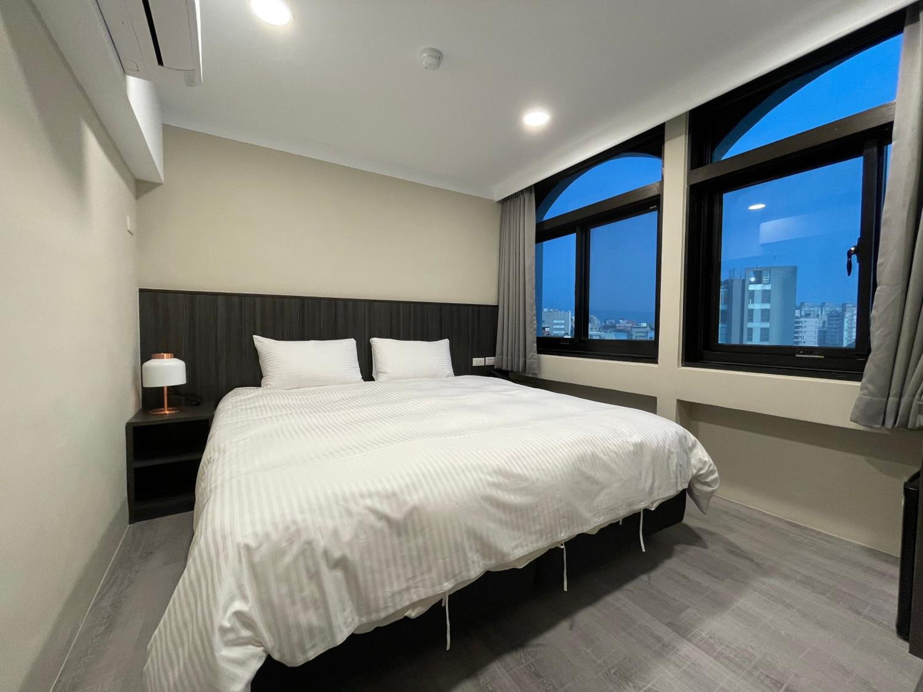 Double Room with Street View