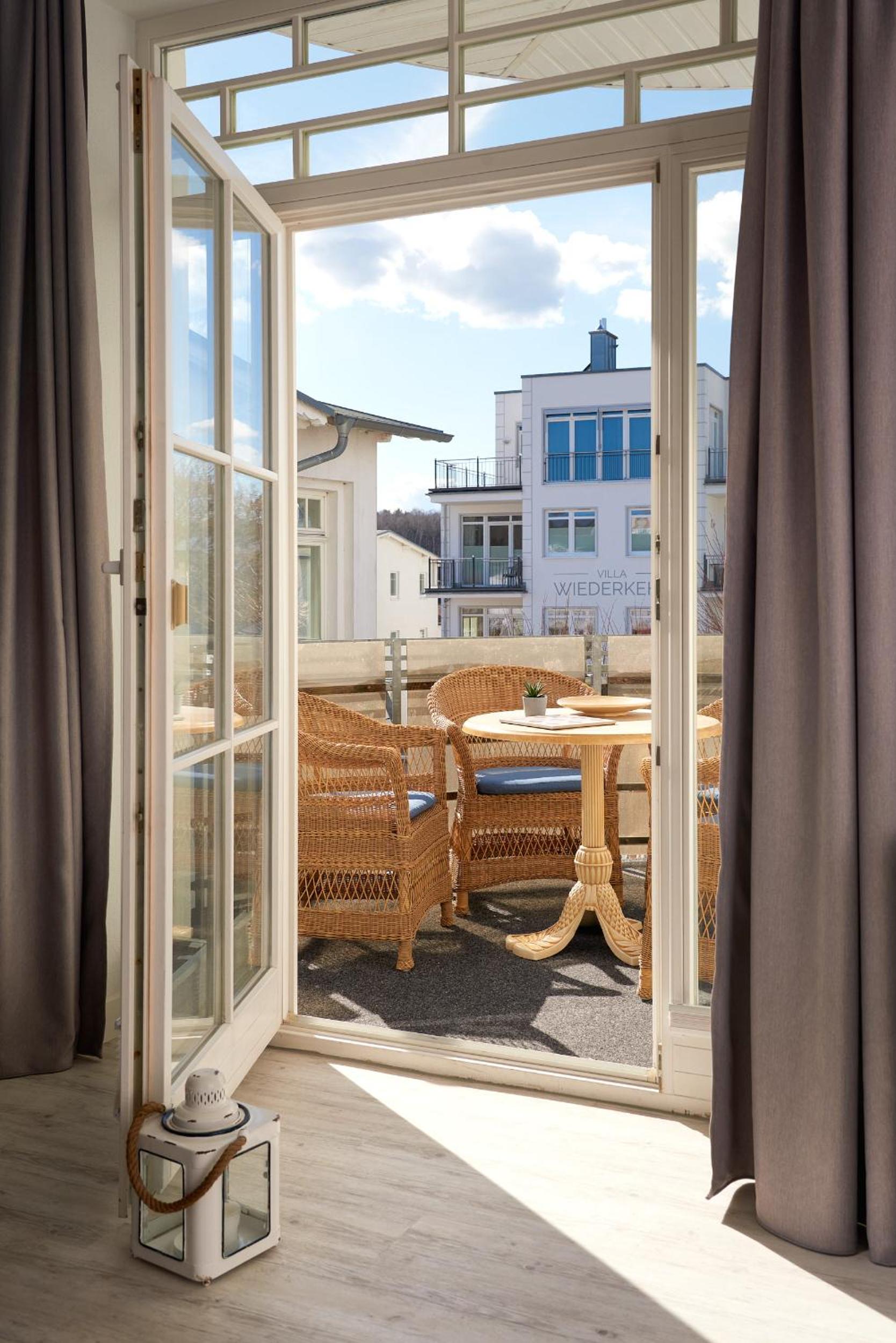 Deluxe Double Room with Balcony photo 2