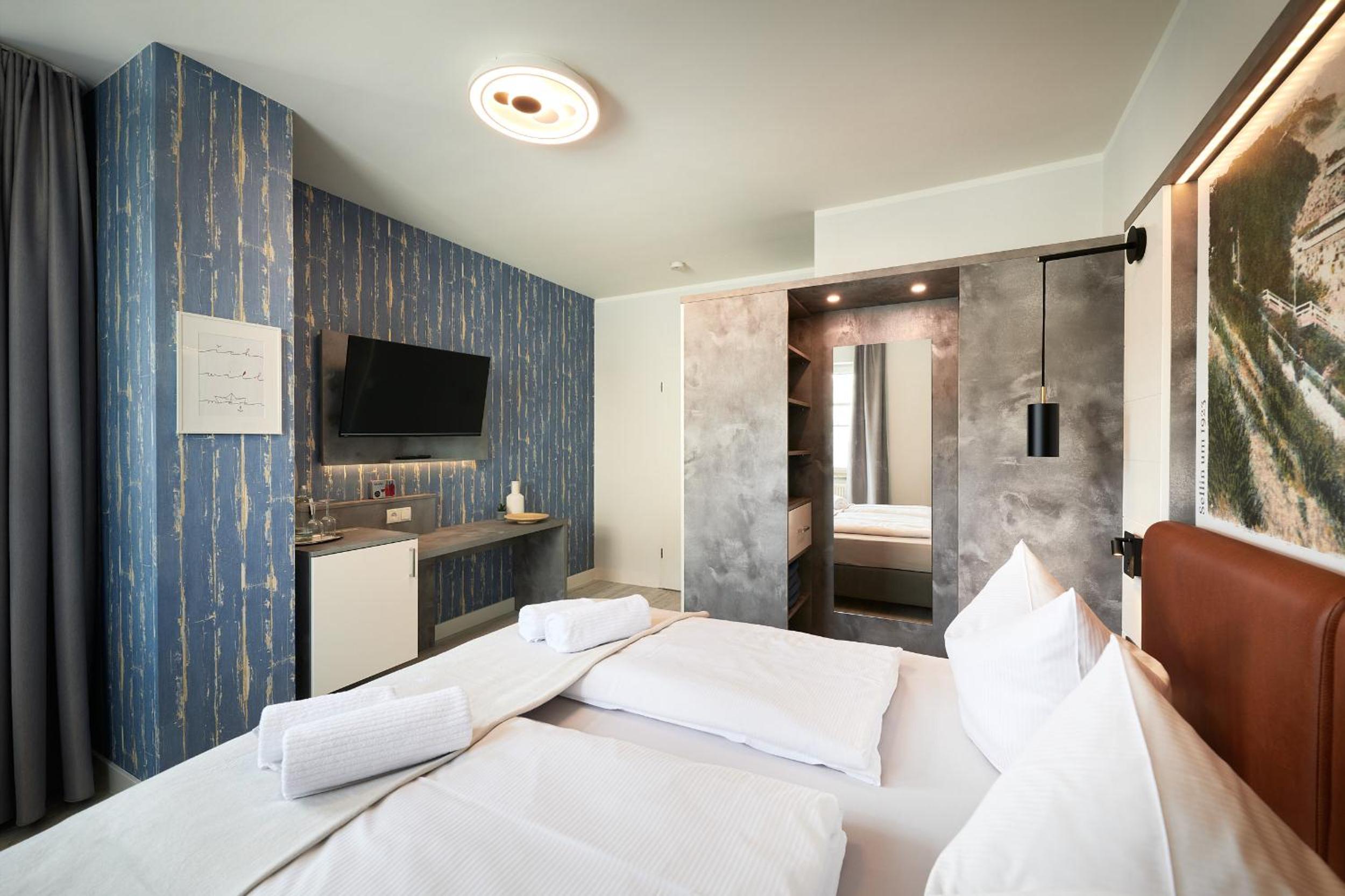Family Suite with Balcony photo 2