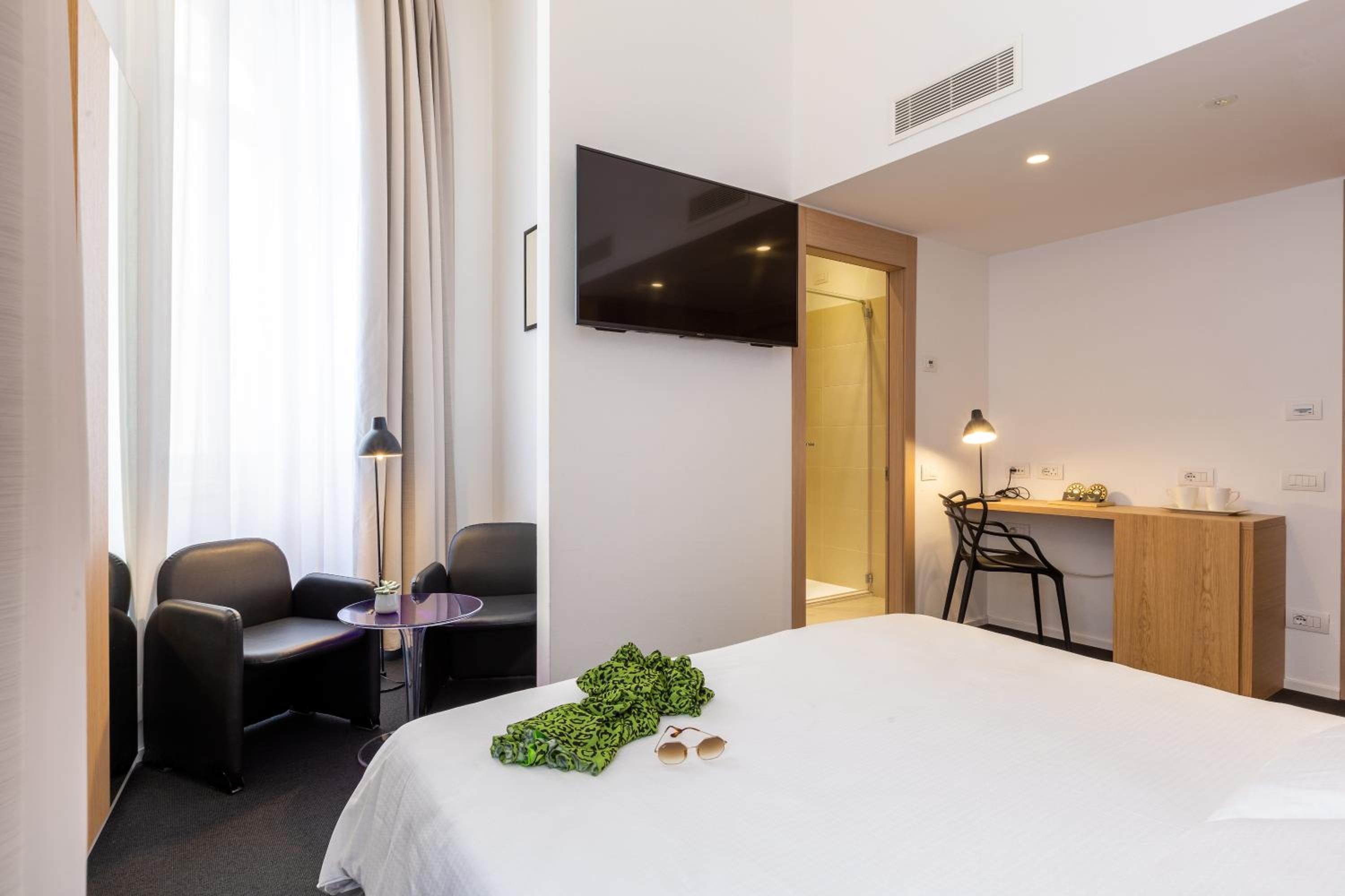 Economy Double Room - Photo 7