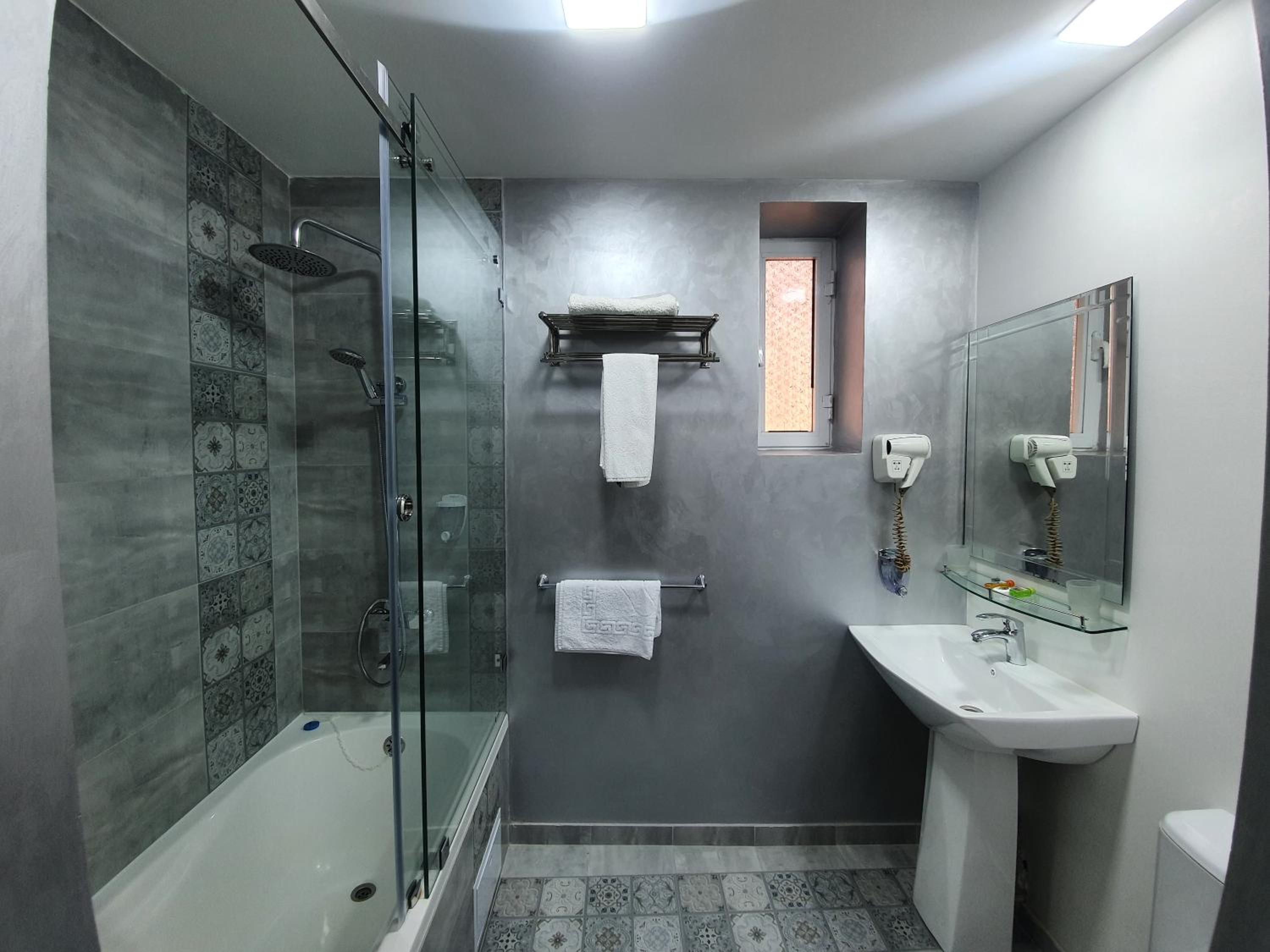 Standard Double or Twin Room photo 2