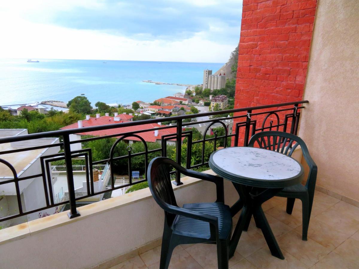 Apartment with Sea View photo 2